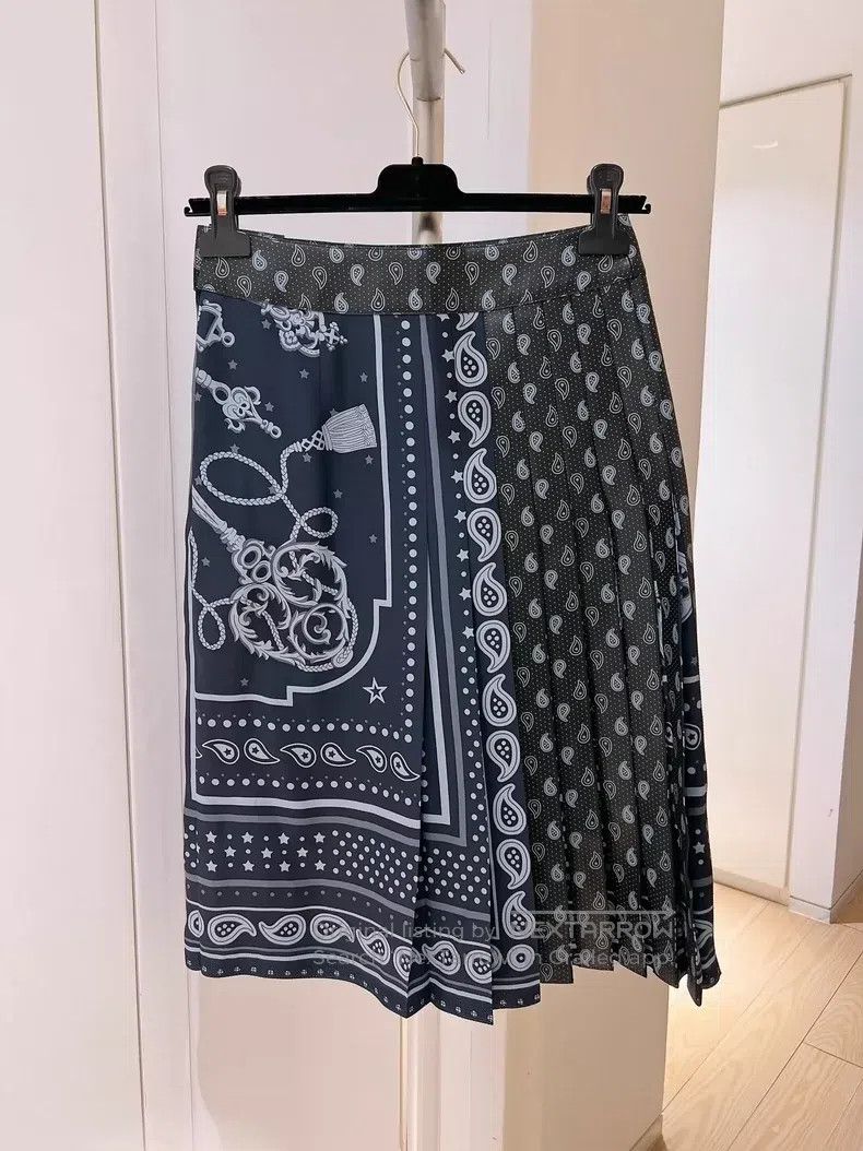 Other Hermes Silk and Leather Printed Pleated Skirt Size 42" / US 20 - 2 Thumbnail