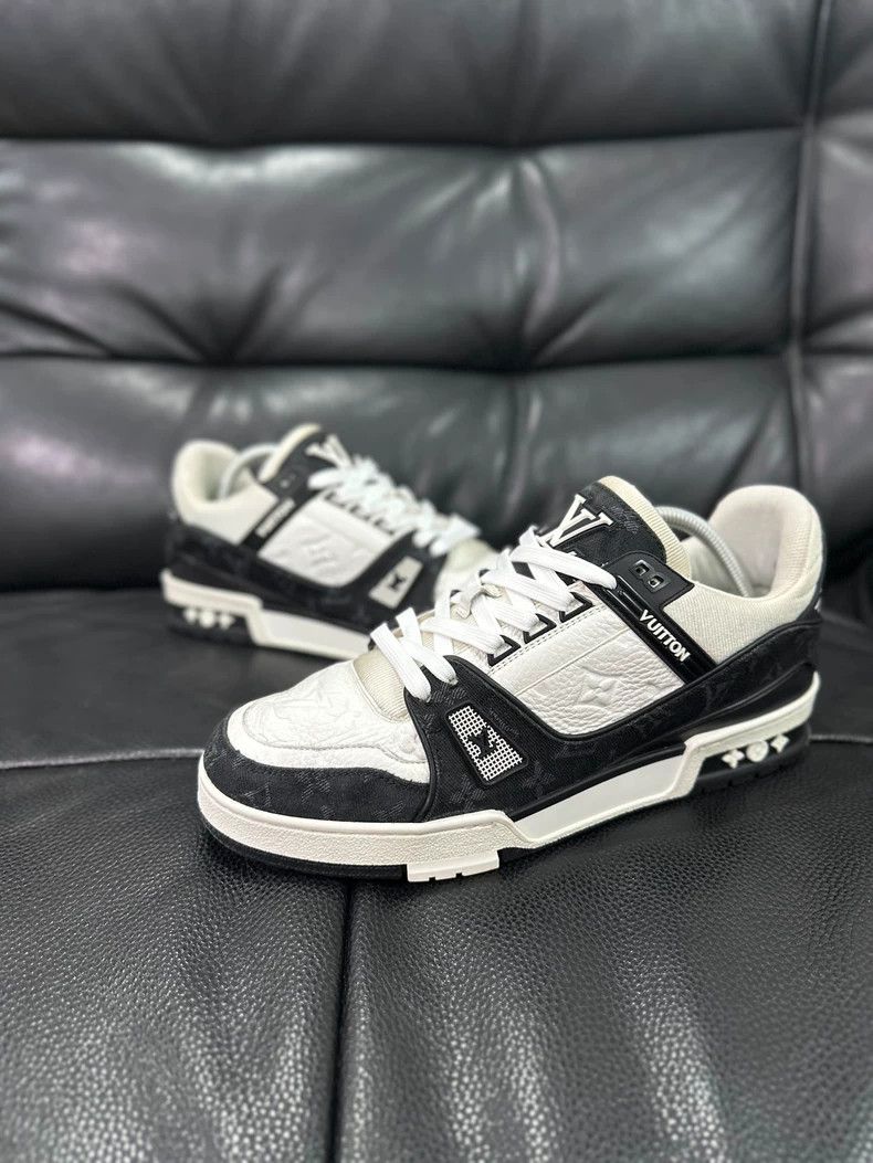 Louis Vuitton Louis Vuitton Trainer Panda Embossed Print Low-Top Fashion Size US 9.5 / EU 42-43 - 4 Thumbnail