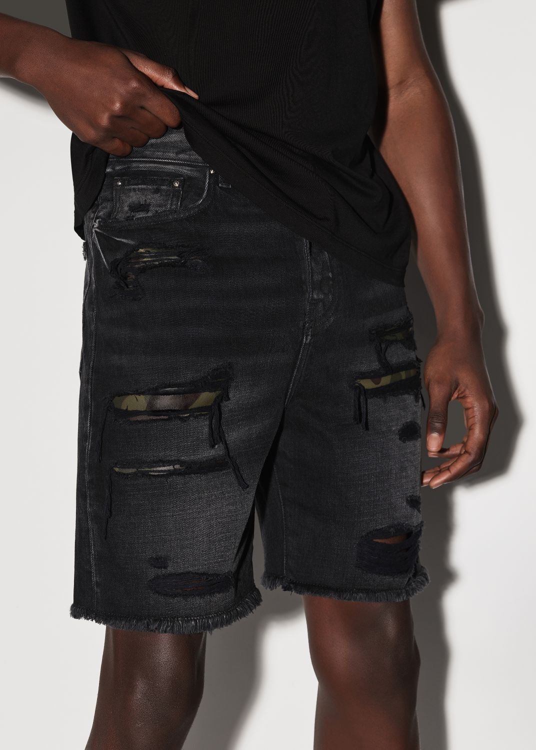 Amiri o1w1db10525 Camo Patch Short in Black Size US 34 / EU 50 - 4 Thumbnail