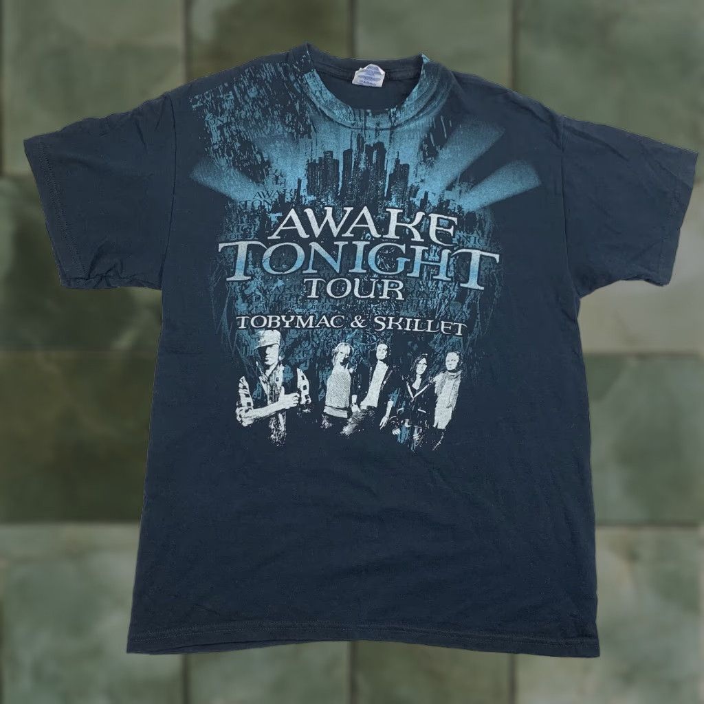 Gildan VINTAGE Awake Tonight Tour Shirt Adult Medium Blue All Over Print 2010 Skillet Toby Mac Size US M / EU 48-50 / 2 - 1 Thumbnail