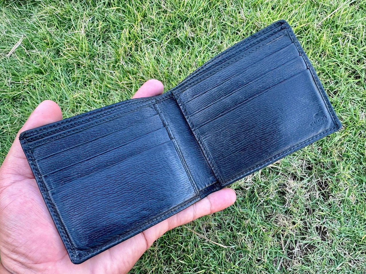 Gucci Authentic Gucci Interlocking G Logo Leather Bi-Fold Wallet Size ONE SIZE - 3 Thumbnail