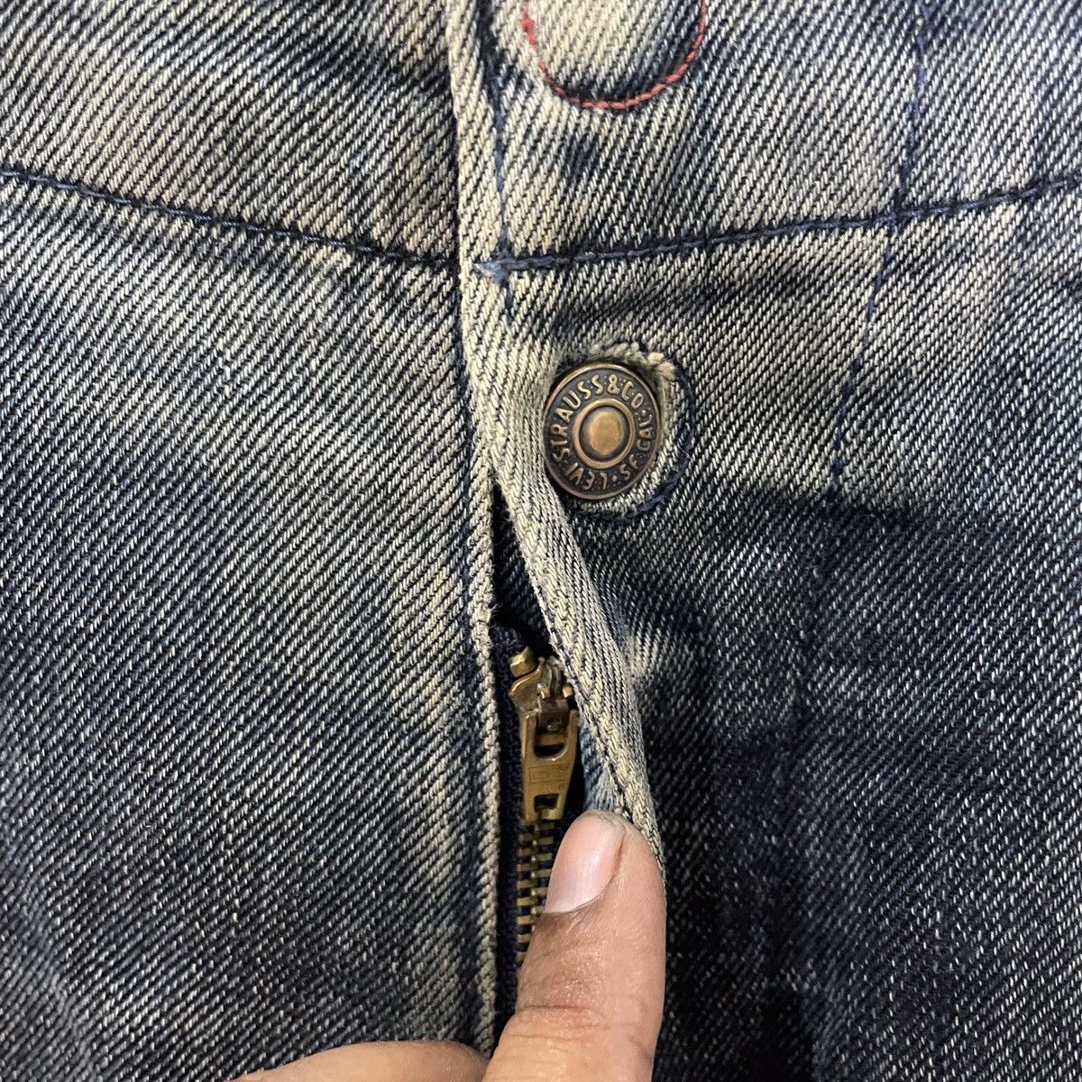 Levi's Vintage Levis Distressed Denim Jeans Size US 35 - 5 Thumbnail