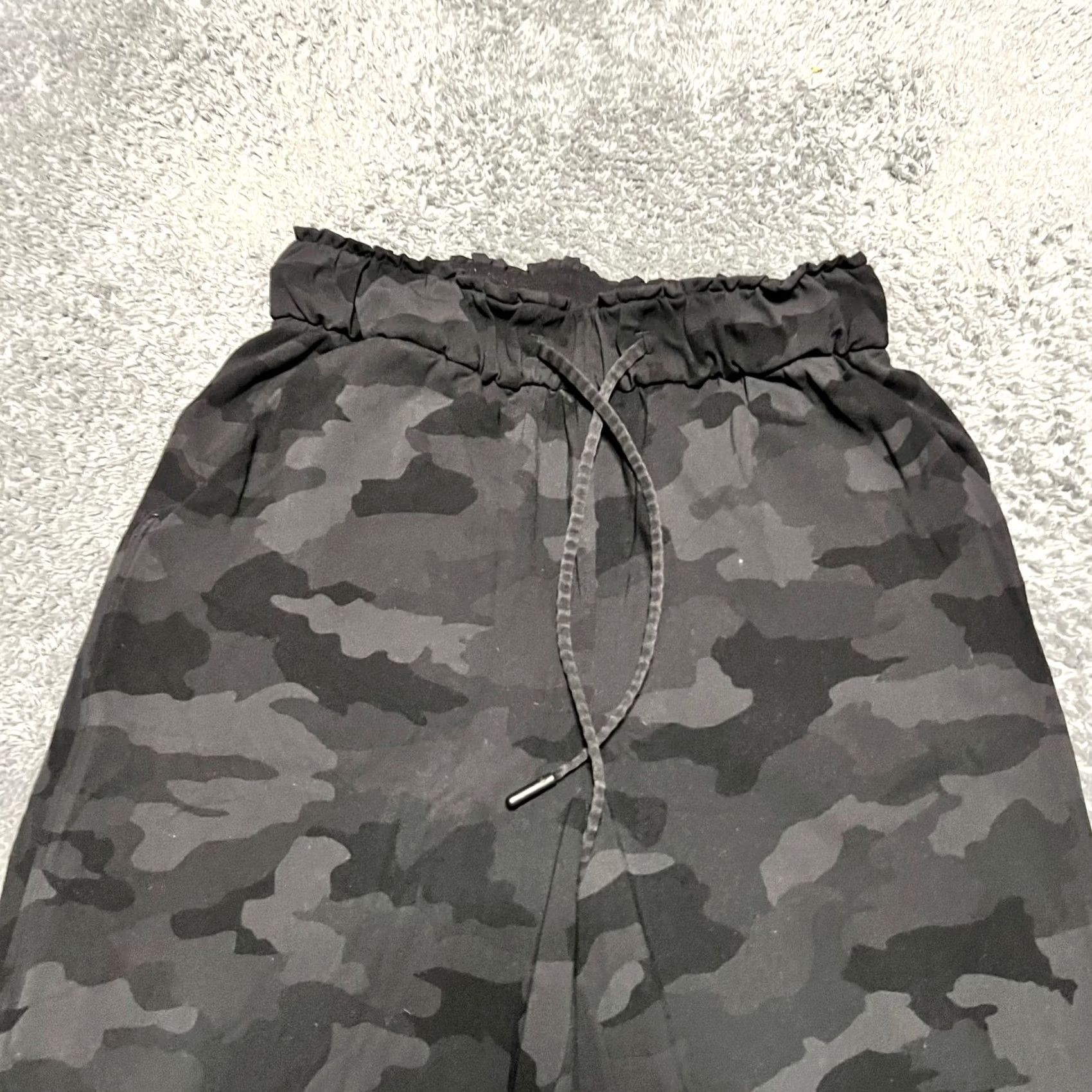Lululemon Lululemon Jogger Pants Womens 4 Black Heritage Camo High Rise Full Length W5DCTS Black Womens 4 Jogger Pants Heritage Camo High Rise Full Length Size 27" / US 4 / IT 40 - 2 Thumbnail