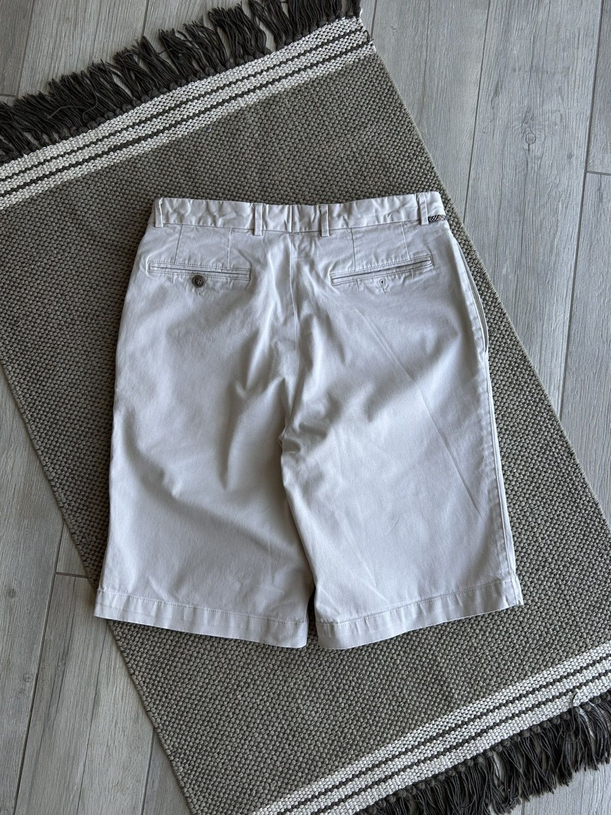 Burberry Burberry Chino Shorts Men’s Size: (32) Size US 30 / EU 46 - 2 Thumbnail