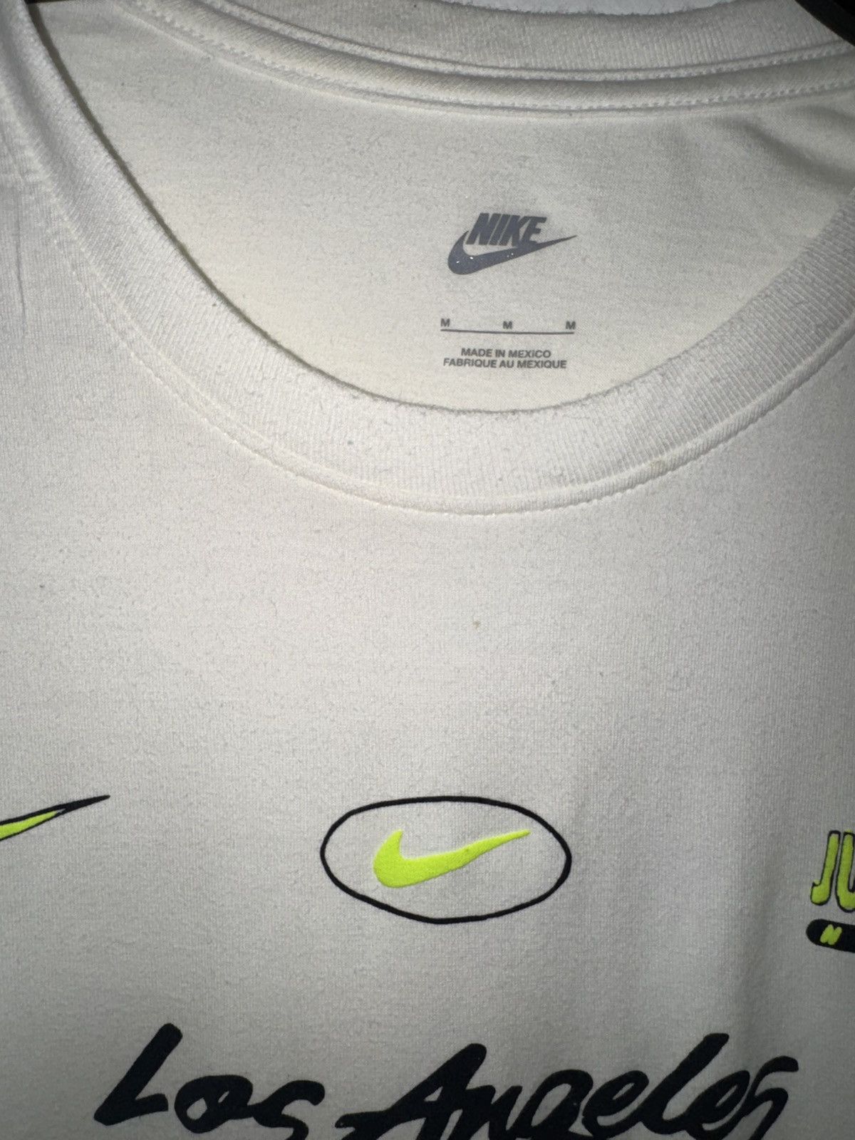 Nike Nike LA Souvenir graphic print t-shirt in white size M Size US M / EU 48-50 / 2 - 4 Thumbnail