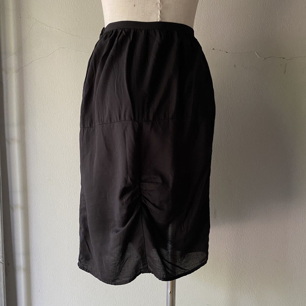 Sunao Kuwahara Sunao Kuwahara Black Ruched Skirt with Gem Accents Size 30" / US 8 / IT 44 - 11 Thumbnail