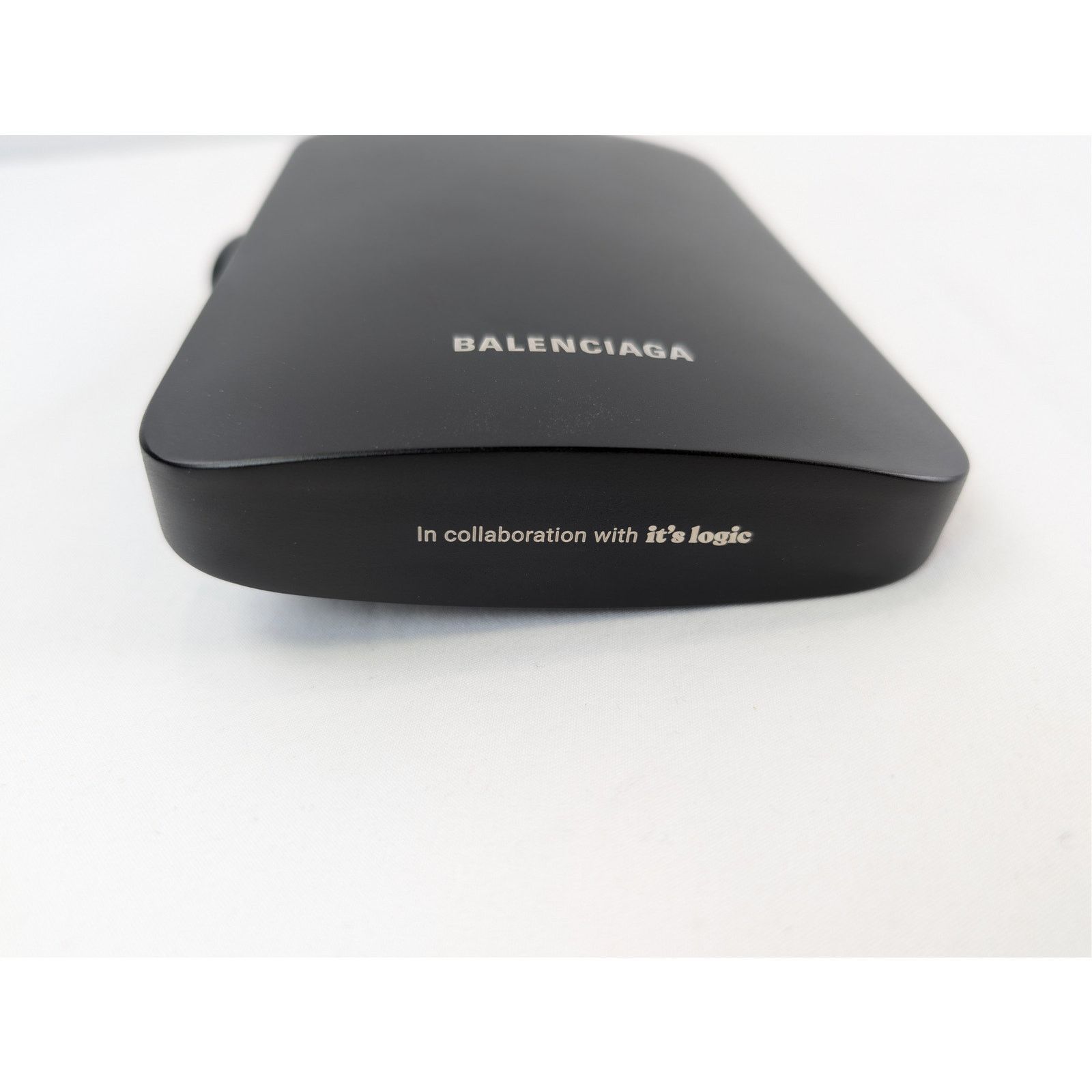 Balenciaga o1rshd1 Q:4 / Size: OS / H2O Water Bottle in Black Size ONE SIZE - 13 Thumbnail