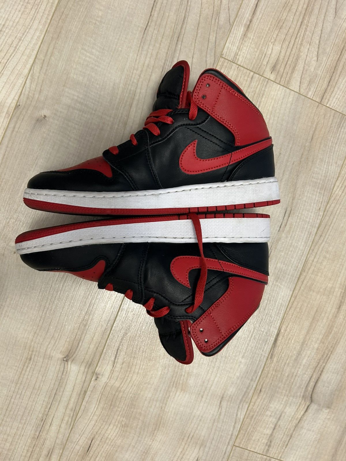 Jordan Brand × Nike Jordan Brand Air Jordan 1 Mid "Bred" Size US 5.5 / EU 38 - 4 Thumbnail