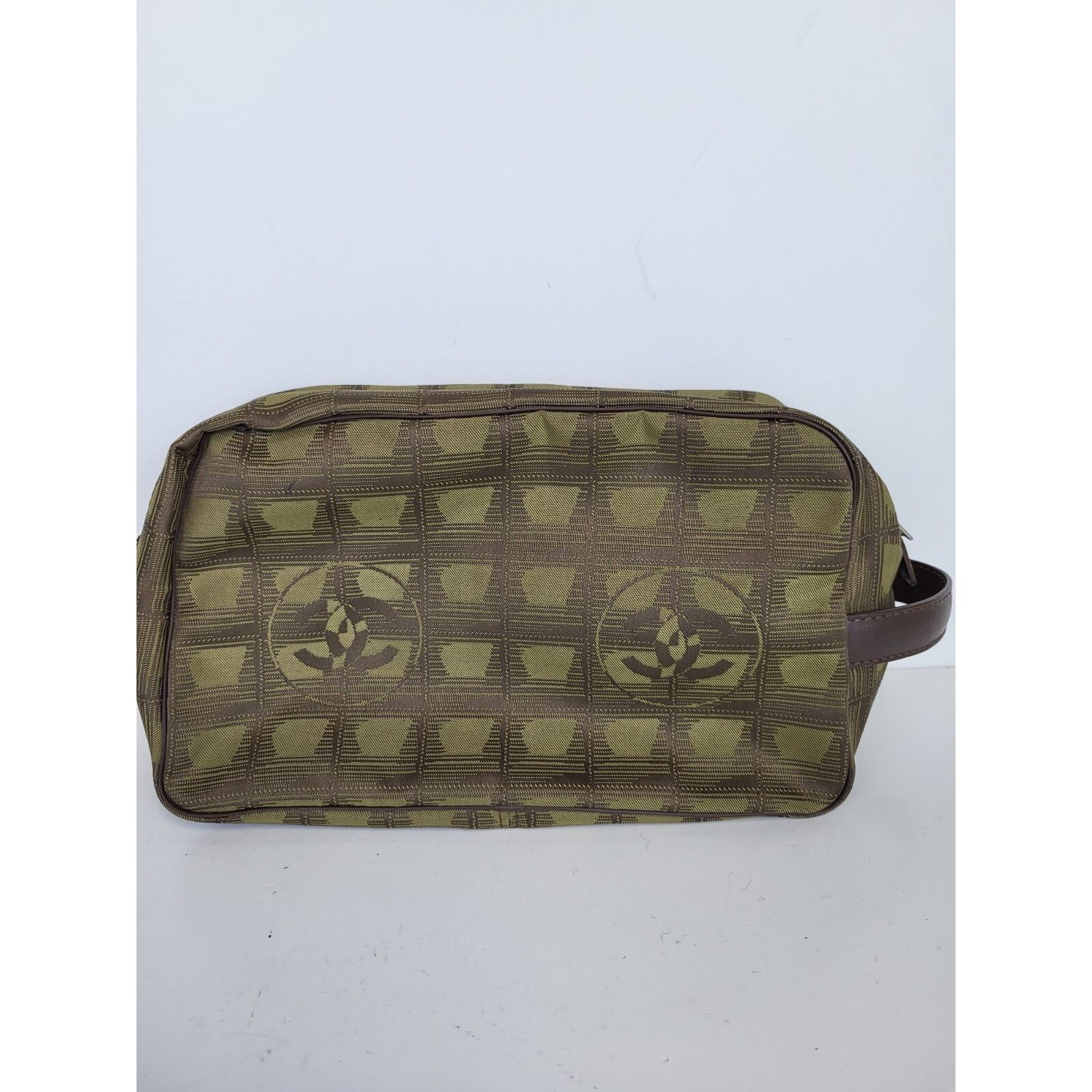 Chanel Chanel Vintage Cosmetic Travel Bag Green Size ONE SIZE - 1 Thumbnail