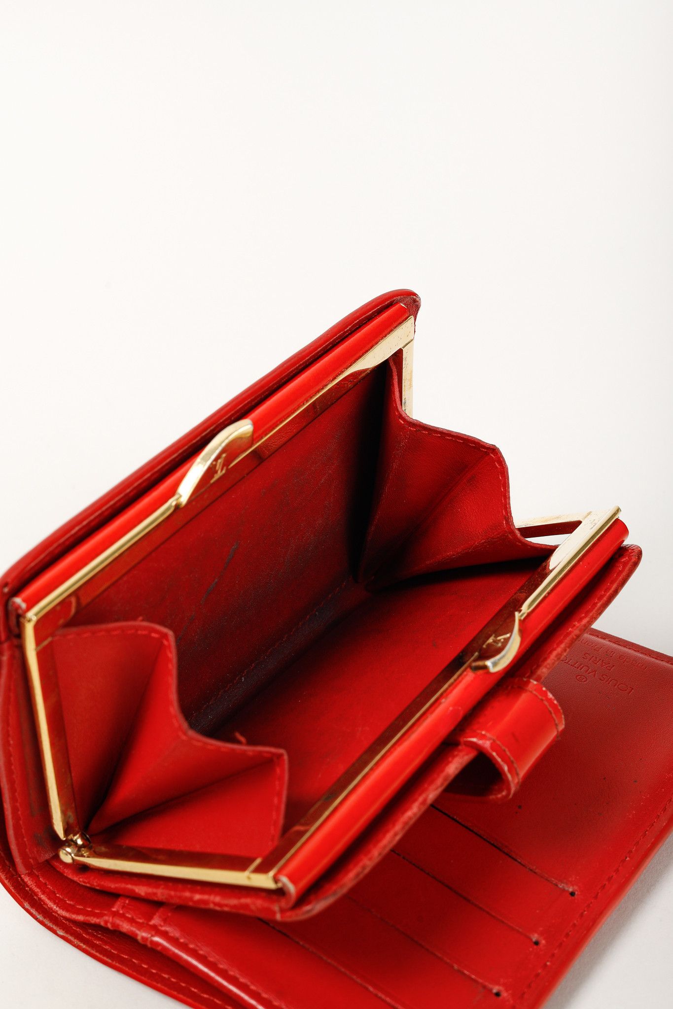Louis Vuitton Louis Vuitton Pomme D'Amour Vernis Monogram Purse Wallet Size ONE SIZE - 3 Thumbnail