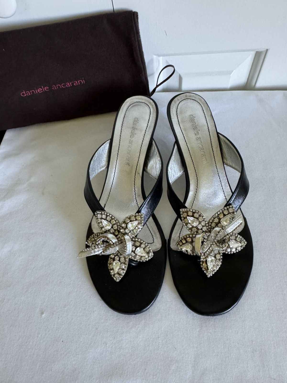 Other DANIELE ANCARANI Black Leather Thong Sandals 39.5/ 8 Size US 8 / IT 38 - 1 Thumbnail