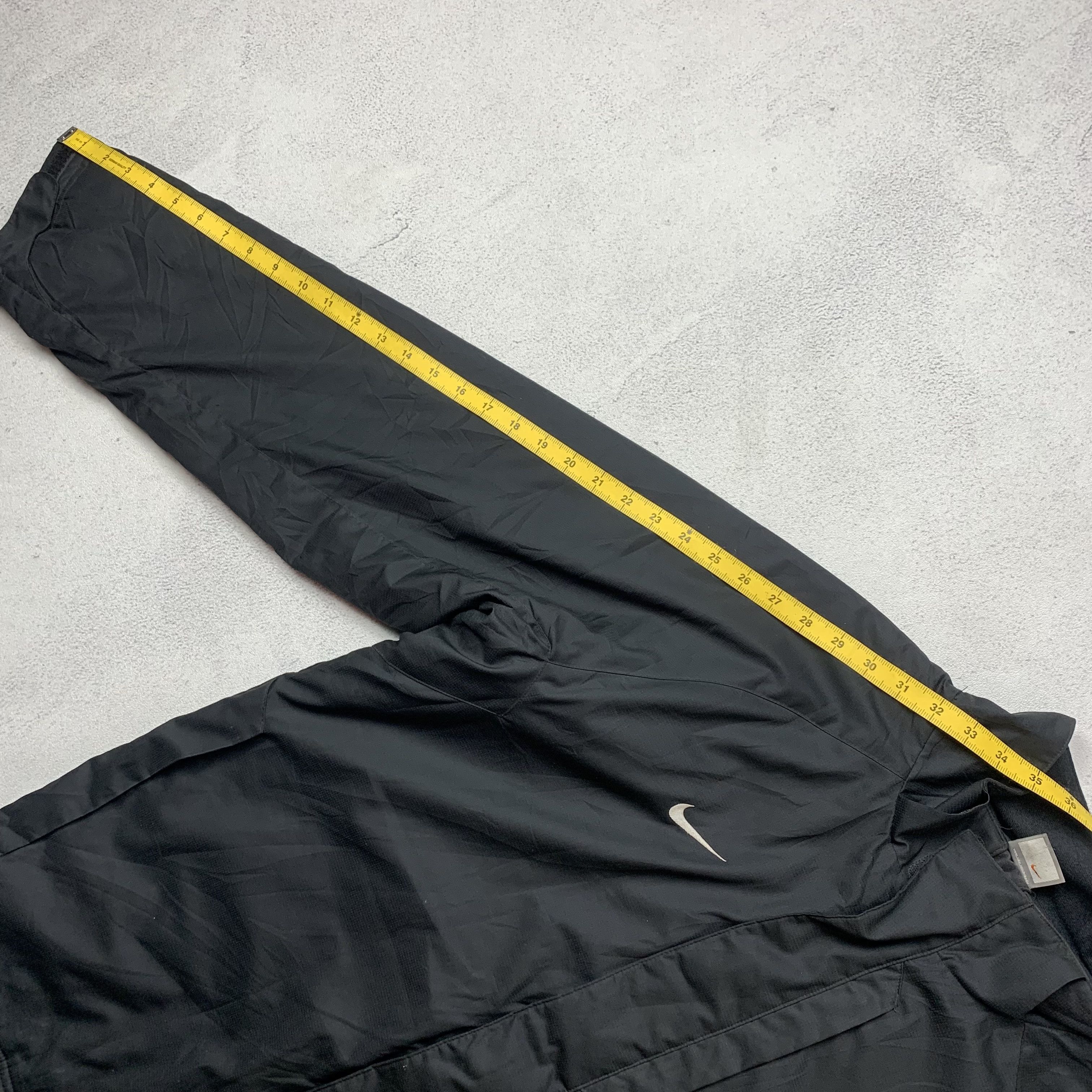 Nike Vintage Nike Juventus Puffer Jacket Size US L / EU 52-54 / 3 - 14 Thumbnail