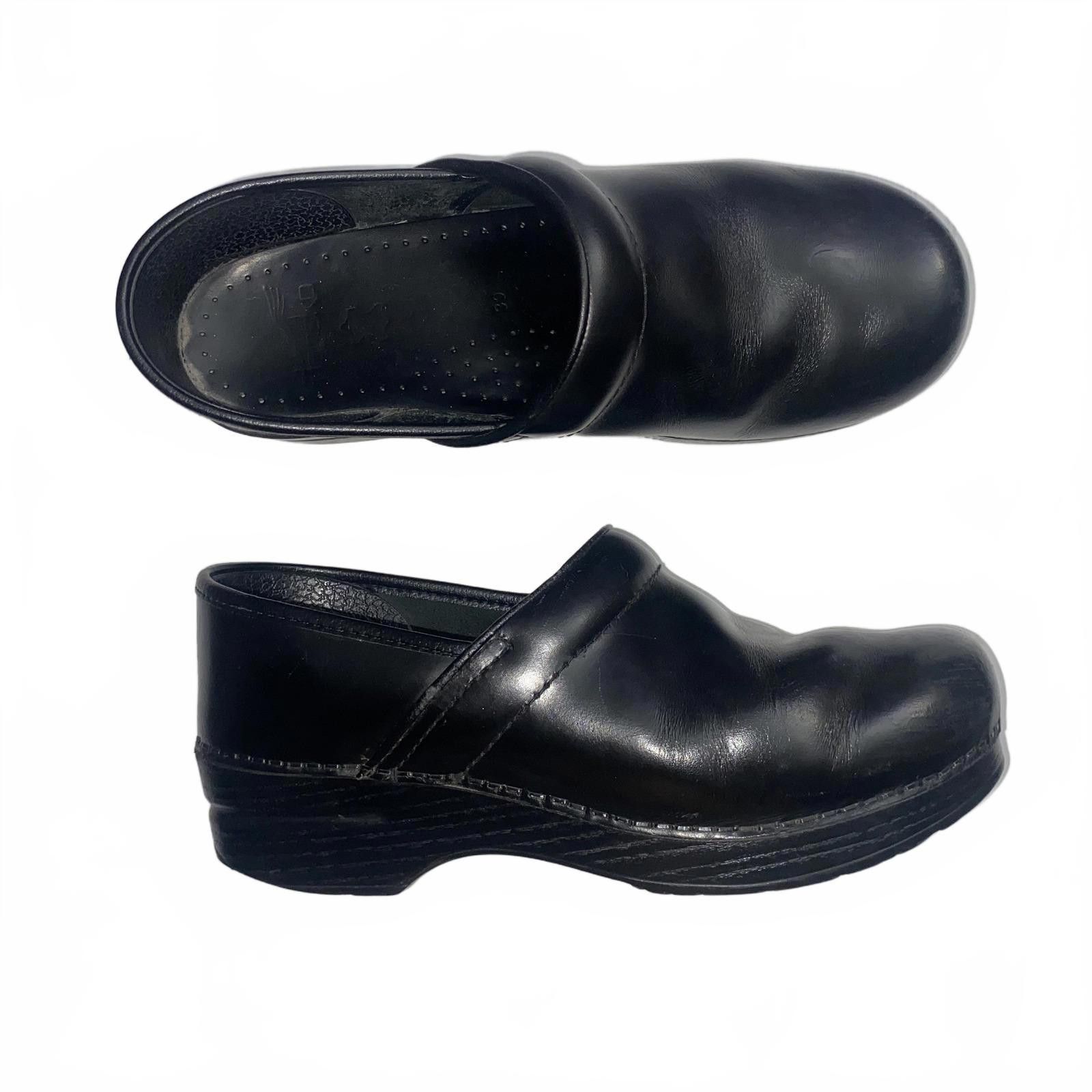 Dansko Vintage Black Leather Dansko Clogs US 8.5 Size US 8.5 / IT 38.5 - 2 Thumbnail