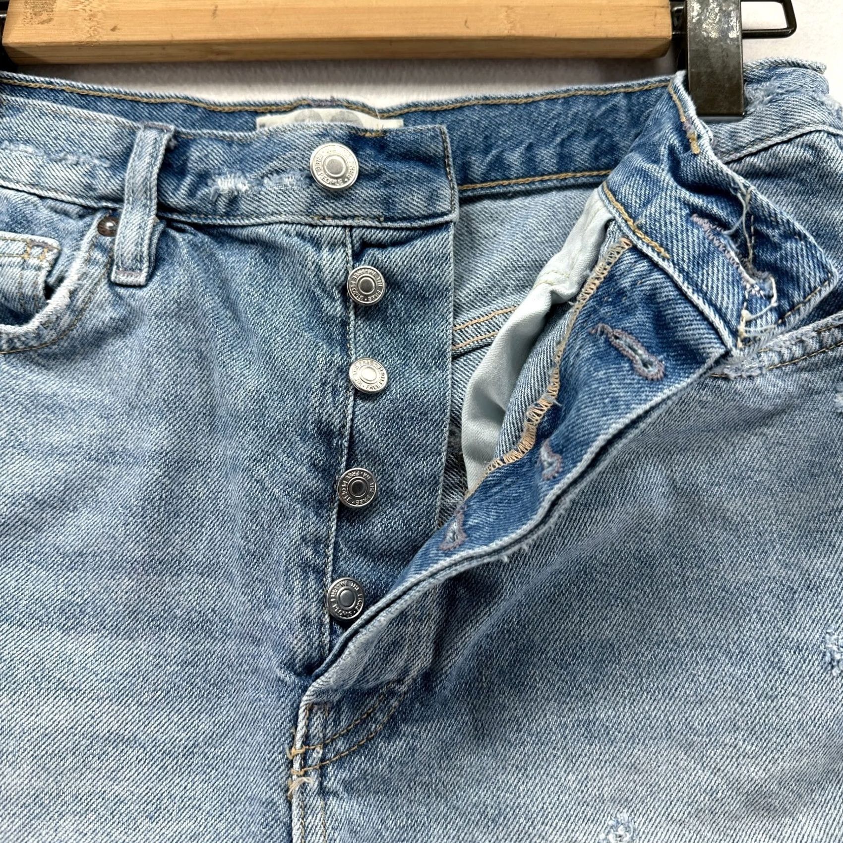 Vintage We The Free Mom Shorts Blue Women's 30 Distressed Light Wash Denim Pockets Size 30" / US 8 / IT 44 - 4 Thumbnail