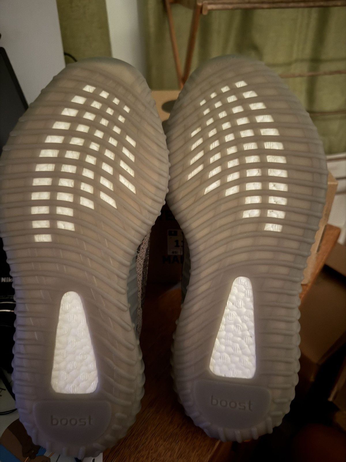 Adidas × Yeezy Adidas Yeezy Boost 350 V2 Beluga Reflective (DS) Size US 11 / EU 44 - 4 Thumbnail