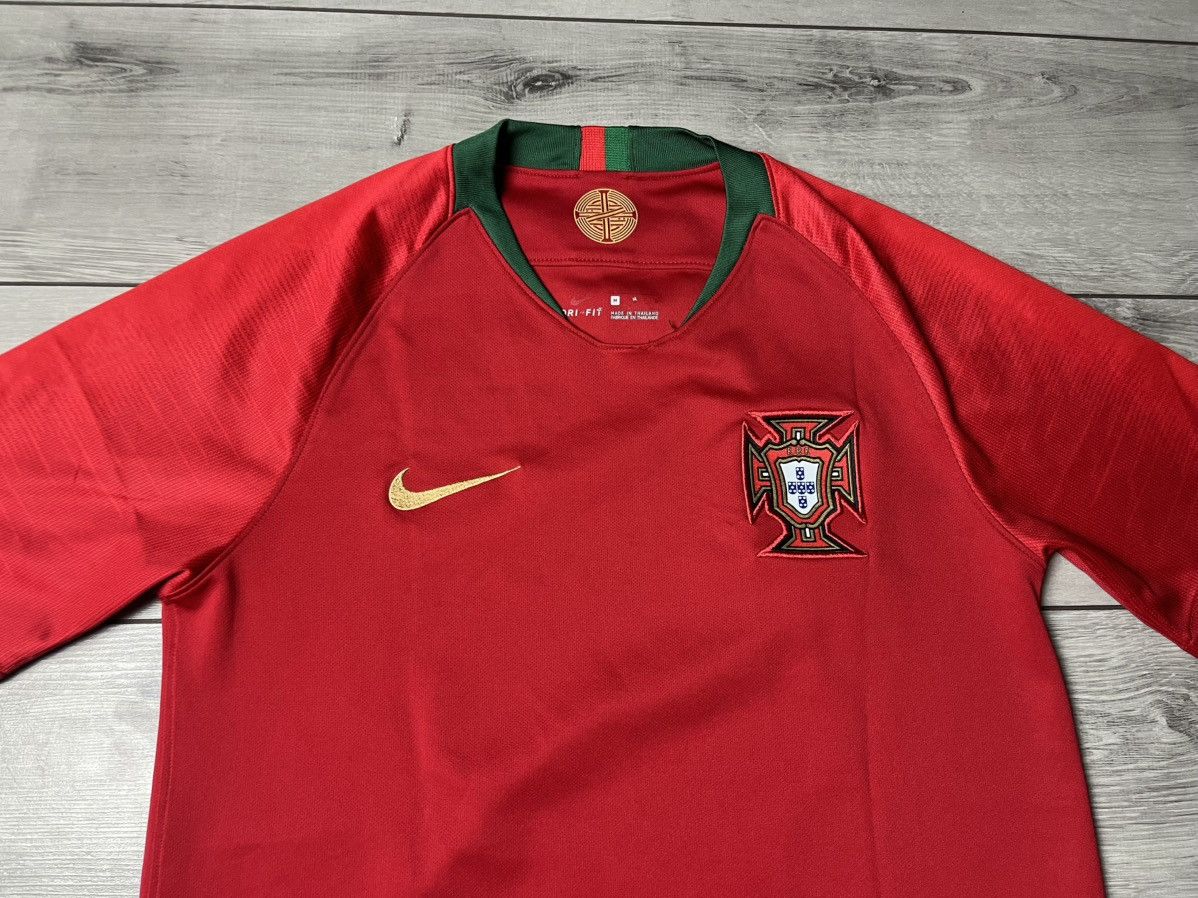 Nike PORTUGAL 2018 2019 HOME FOOTBALL SOCCER JERSEY NIKE SIZE M Size US M / EU 48-50 / 2 - 3 Thumbnail