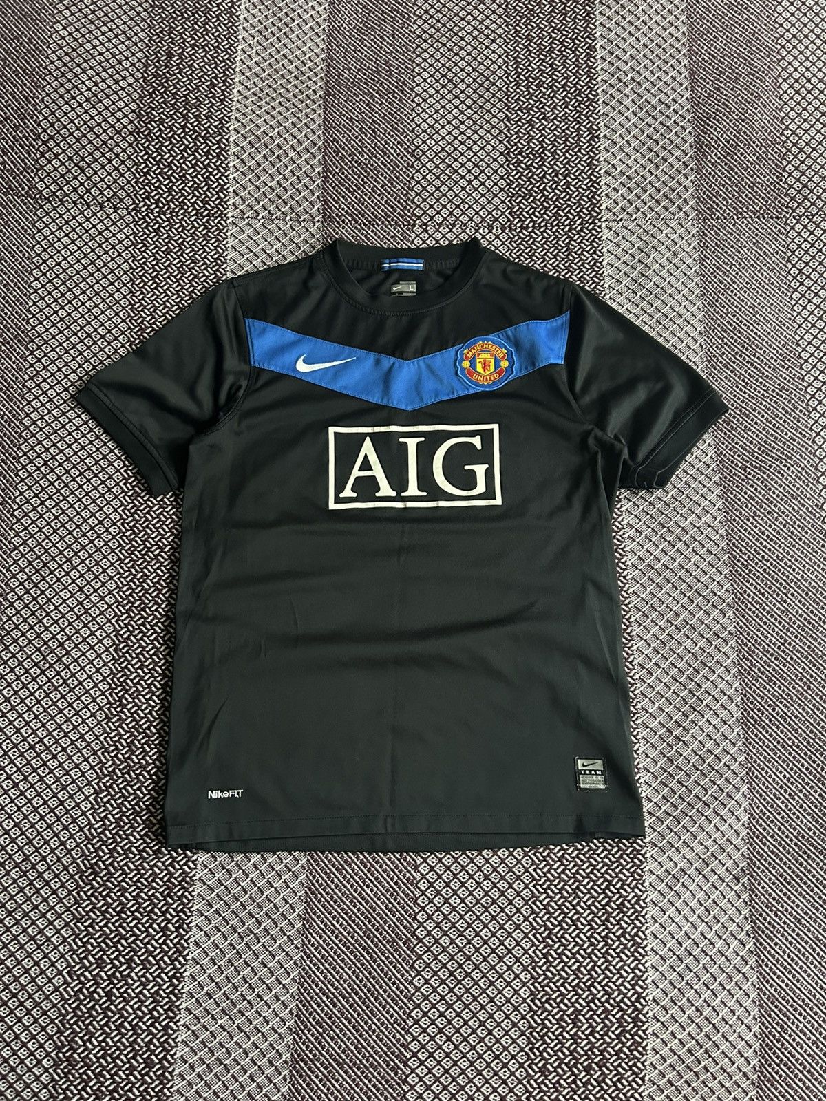 Nike Vintage Nike Manchester United 2009-10 Away Shirt Kids Size US XS / EU 42 / 0 - 1 Thumbnail