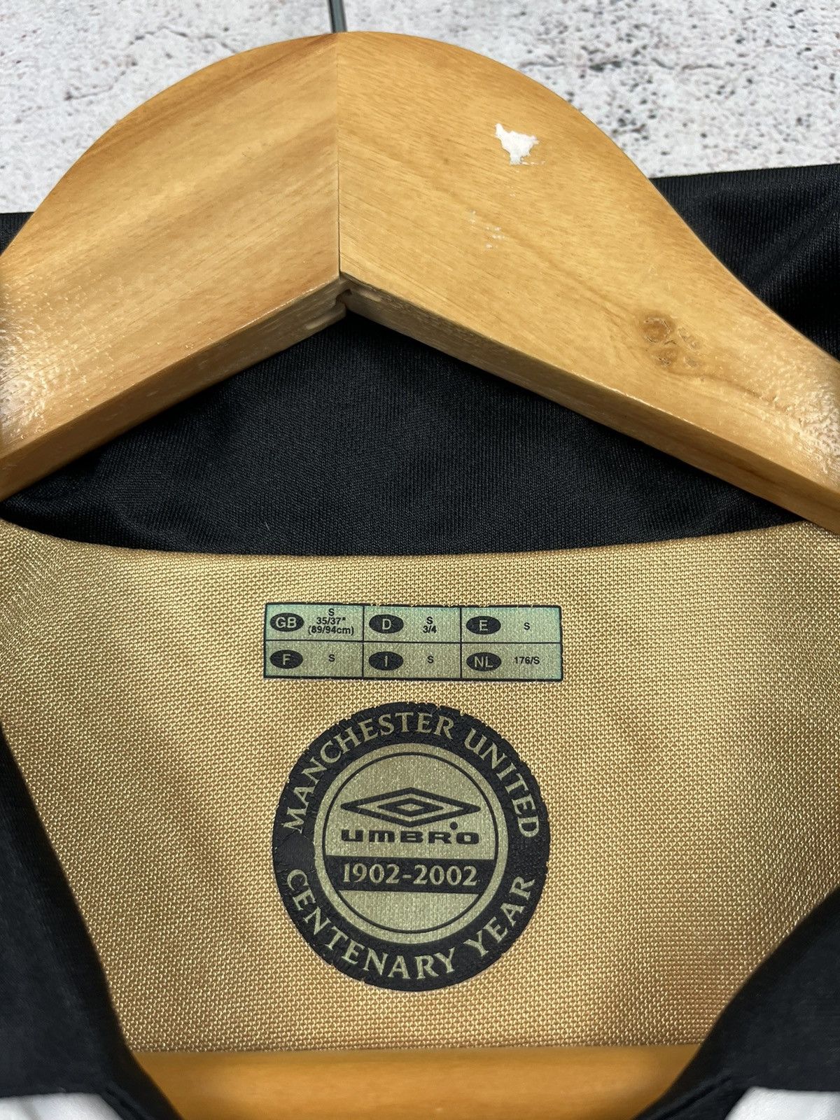 Umbro MANCHESTER UNITED 2001/2002 SOCCER JERSEY UMBRO 5 VERON Sz S Size US S / EU 44-46 / 1 - 5 Thumbnail