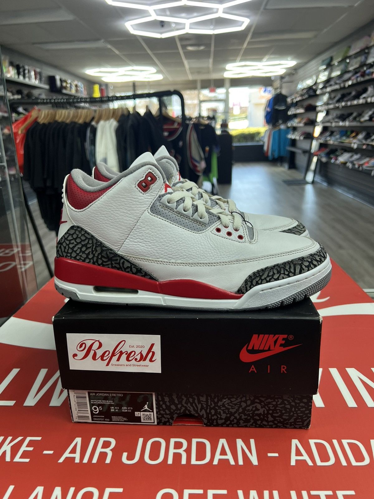 Jordan Brand Air Jordan 3 Fire Red Size 9.5 Size US 9.5 / EU 42-43 - 1 Thumbnail