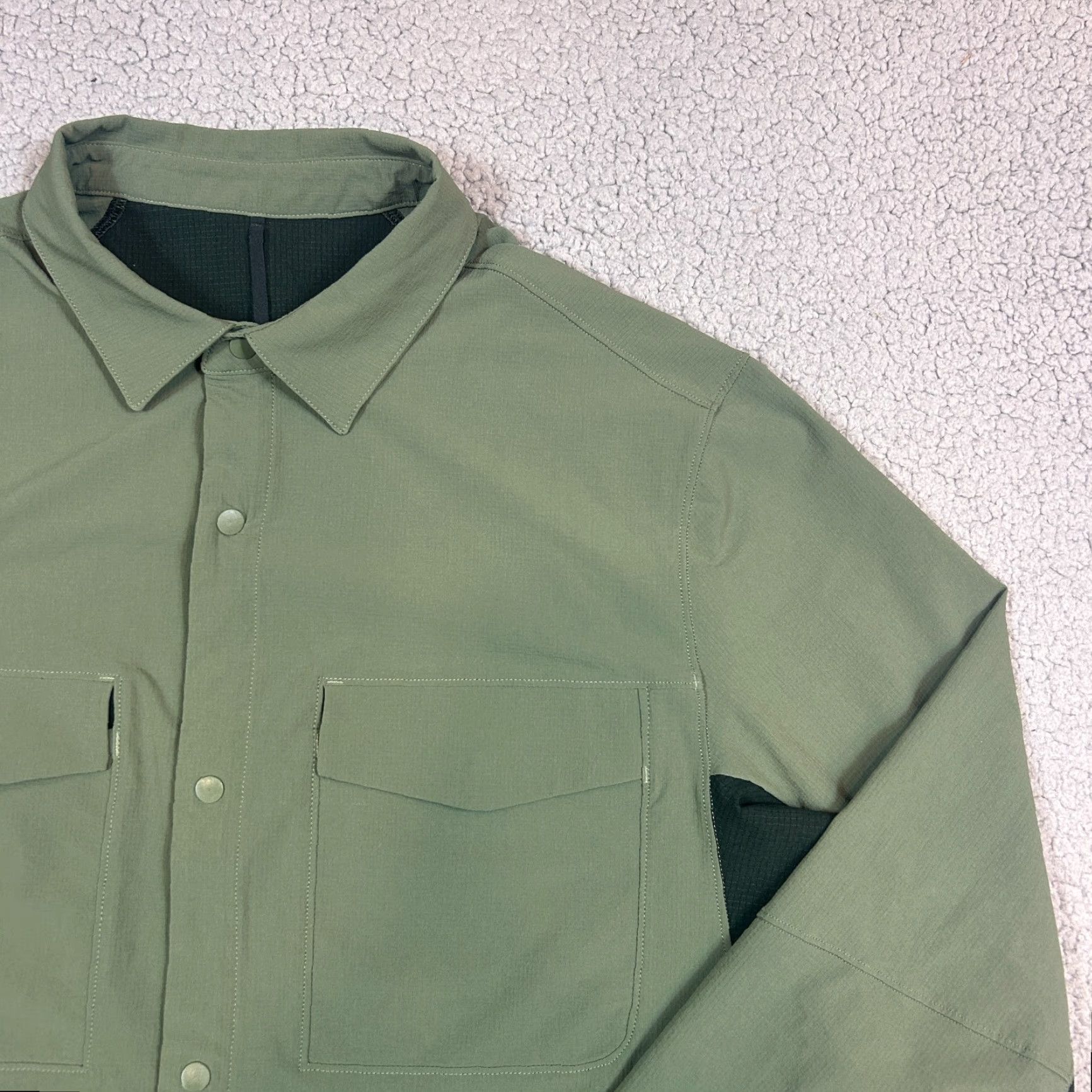 Lululemon Lululemon Double Pocket LS Overshirt Button-Up Twill Green Size L Men Ready for Cold Weather? No, 100% Authentic USA Seller! Size US L / EU 52-54 / 3 - 2 Thumbnail