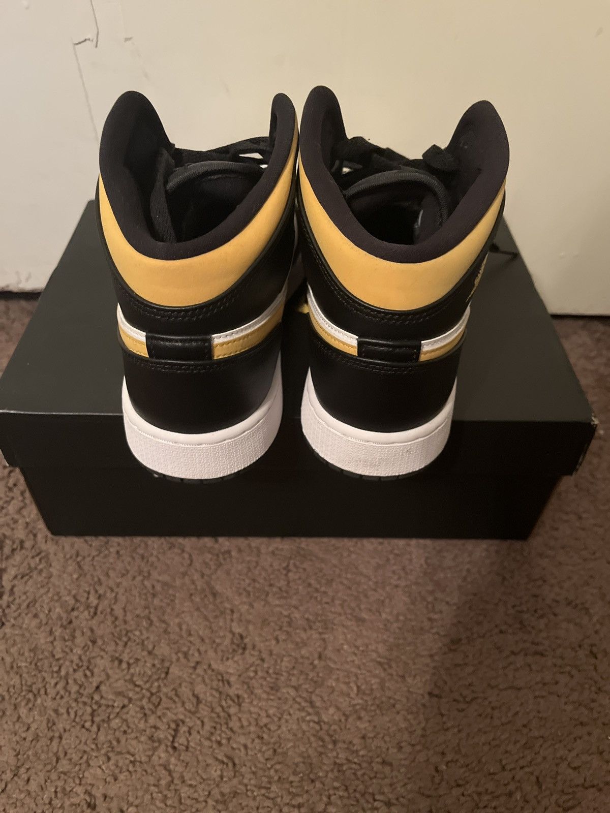 Jordan Brand × Nike Jordan 1 mid ‘pollen’ Size US 7 / EU 40 - 4 Thumbnail