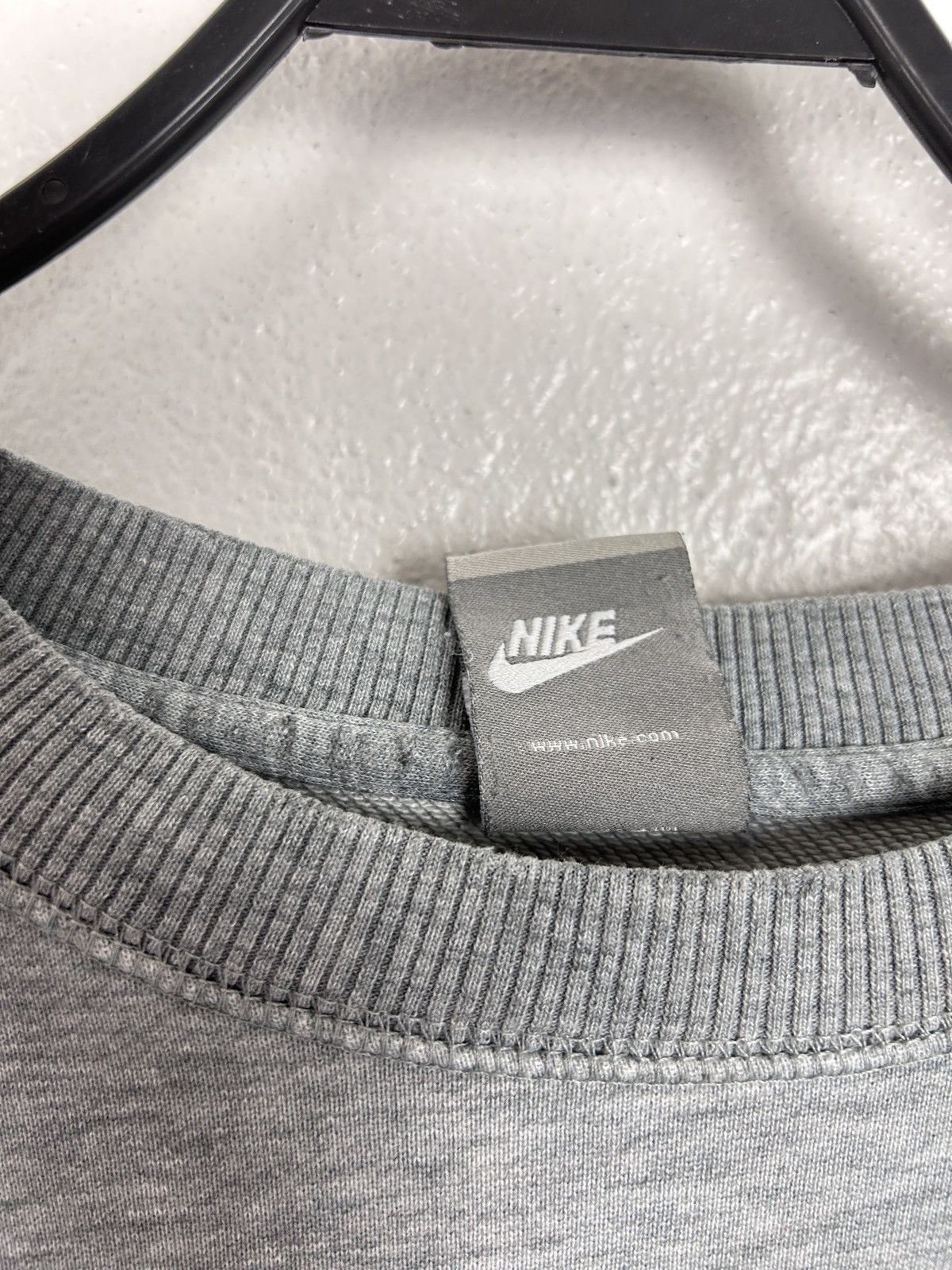 Nike 00s Vintage Nike Sportswear Y2K Center Logo Sweatshirt Size US M / EU 48-50 / 2 - 8 Thumbnail