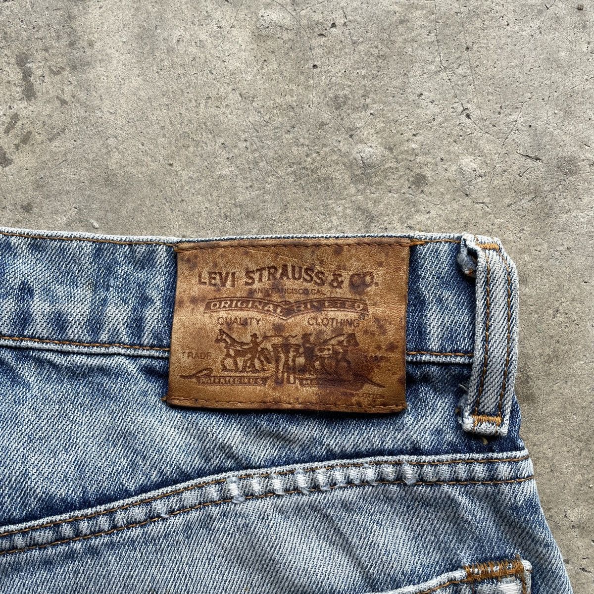 Levi's Vintage Levis Distressed Sick Jeans Faded Wash Dirty Pants Size US 27 - 9 Thumbnail