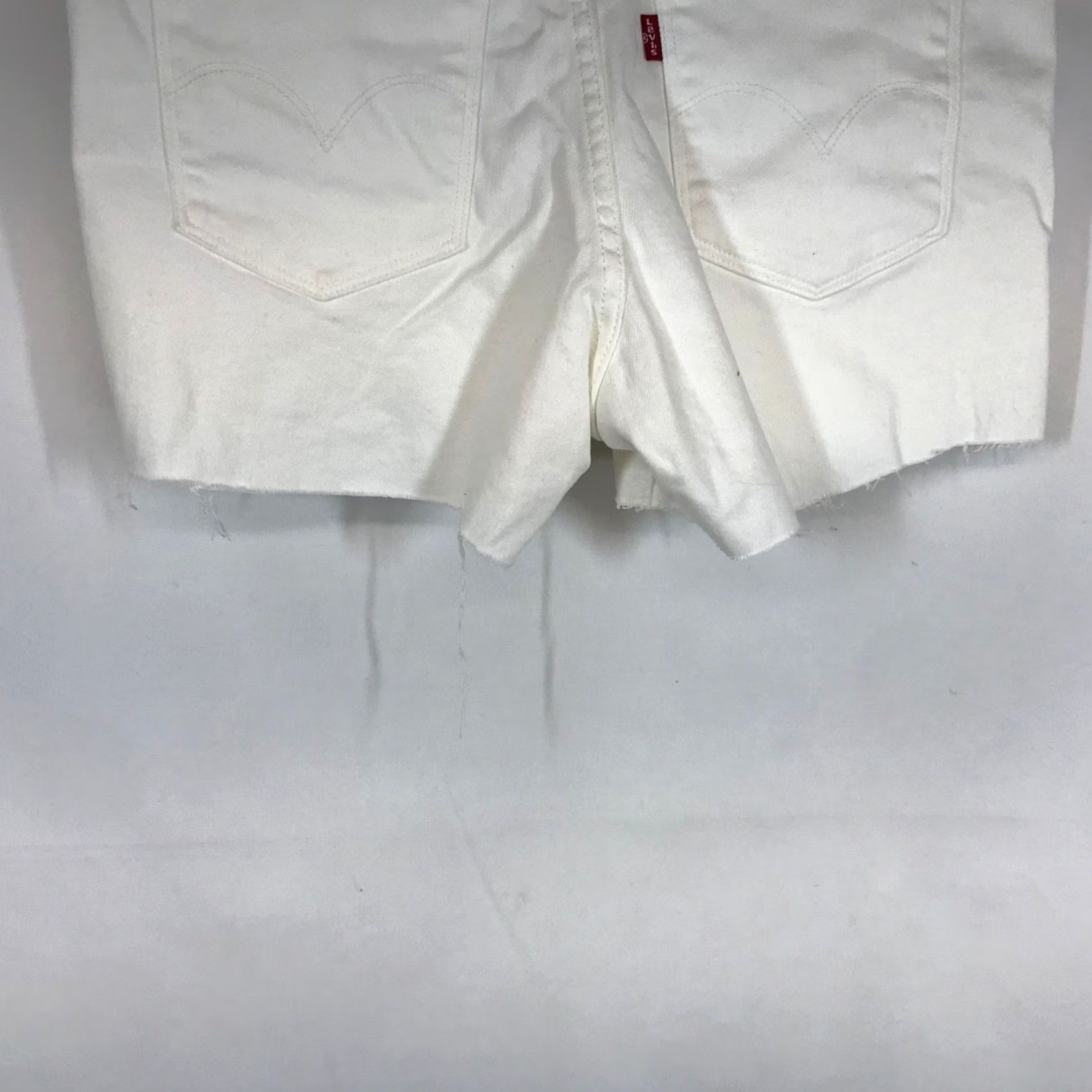 Levi's VINTAGE? No — Levi's Bermuda Shorts Slim Mid Rise White 10 Tall Denim with Pockets, Raw Hem, 5-Pocket Design Womens Size 30" / US 8 / IT 44 - 6 Thumbnail