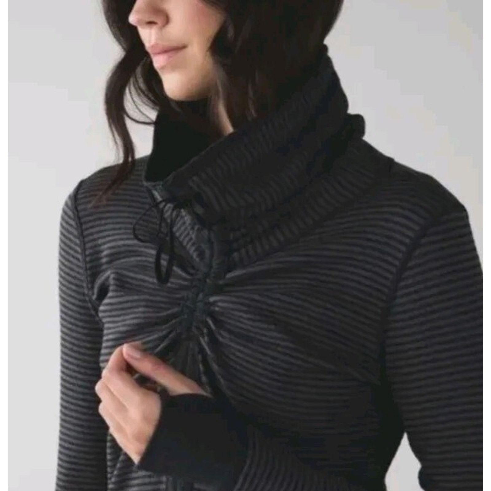 Lululemon Lululemon Cinch Reversible Long Sleve Striped Size 4 A001359 Size S / US 4 / IT 40 - 1 Thumbnail