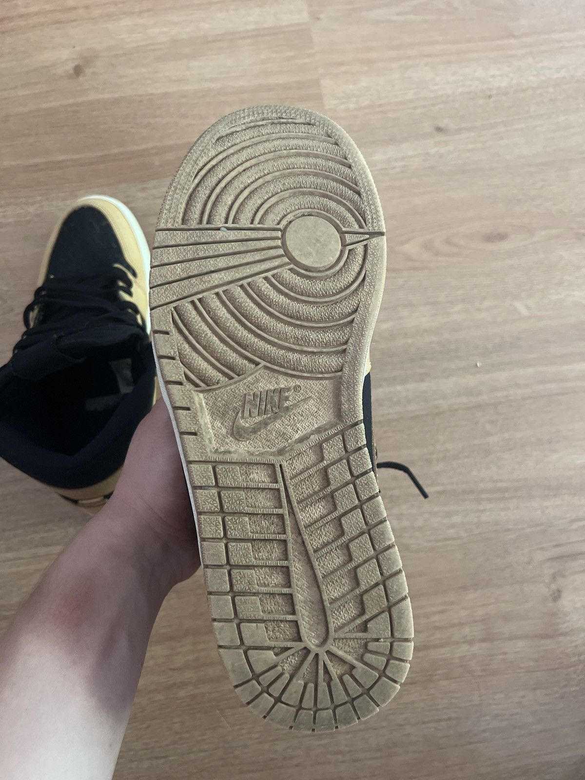 Jordan Brand × Nike Nike Air Jordan 1 High Og ‘Heirloom’ Size US 10.5 / EU 43-44 - 6 Thumbnail