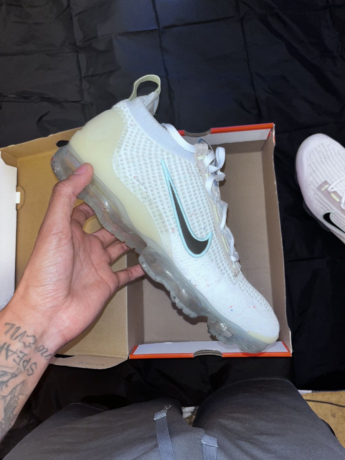 Nike Nike Air Vapormax 2021 mismatched Size US 11 / EU 44 - 3 Thumbnail