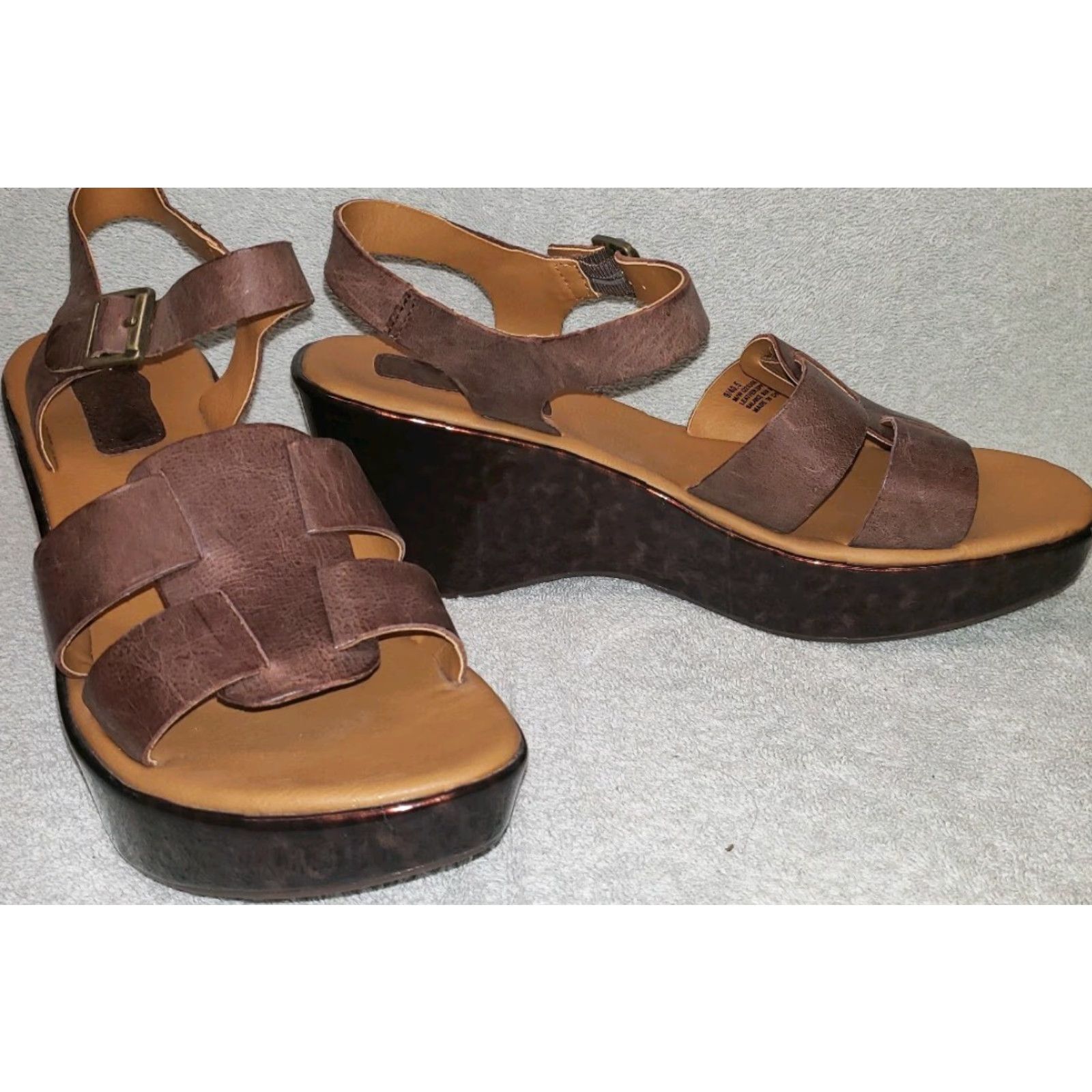 Vintage Korks Women's T-strap Wedge Sandal Leather Upper, Brown Glossy Leopard Pattern, Size 9M, Buckle, Wedge Heel, Medium Cushioning, Vintage No Size US 9 / IT 39 - 2 Thumbnail