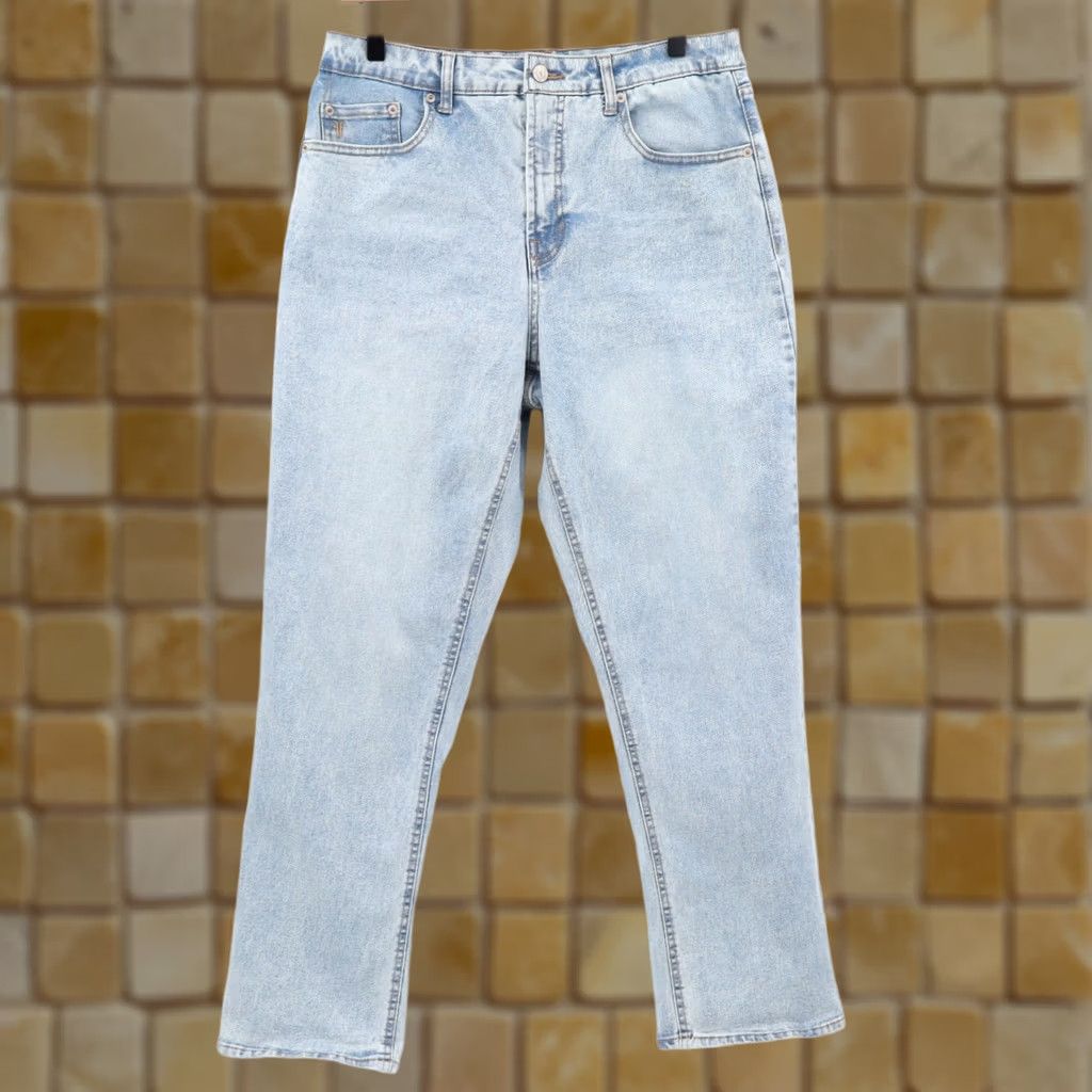 Frye Frye Women’s Straight Leg Light Wash Denim Jeans Sz 29 Regular Rise 11.5" Inseam 29" Blue Cotton Polyester Spandex Stretch Jeans Size 29" - 1 Thumbnail