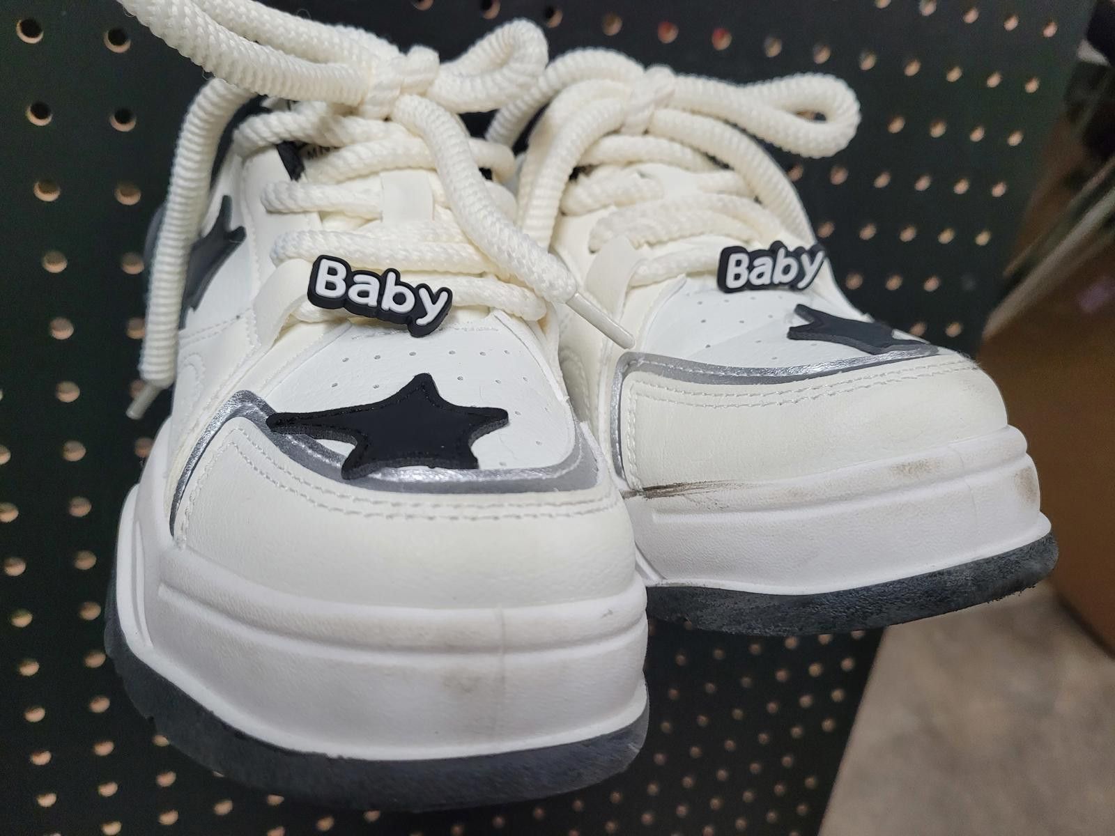 Unknown London Stylish White Sneakers - Act Fast, Grab Yours Now! Size US 5 / EU 37 - 5 Thumbnail