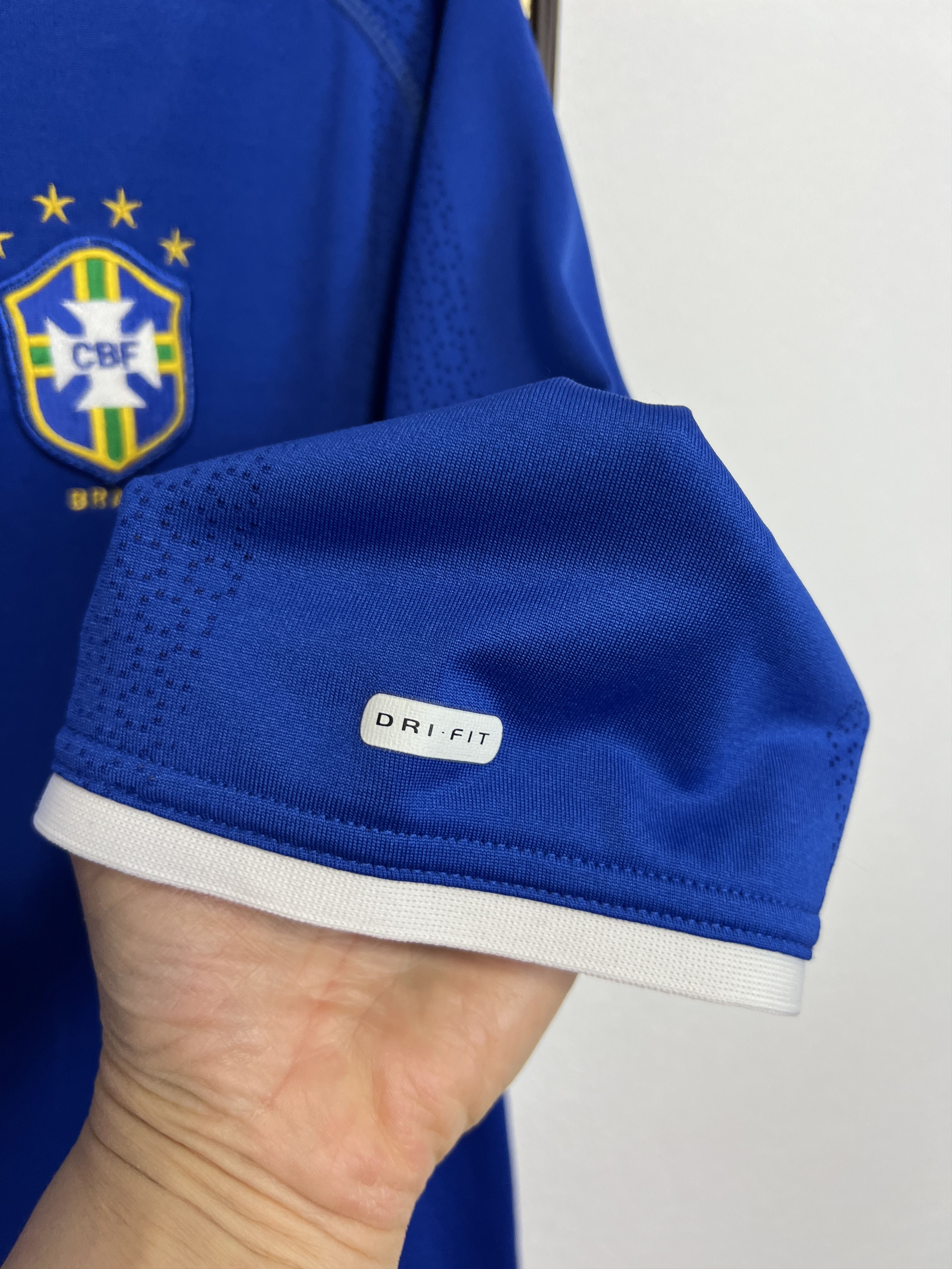 Nike Brazil Away football shirt Soccer Jersey Trikot National Size US L / EU 52-54 / 3 - 4 Thumbnail