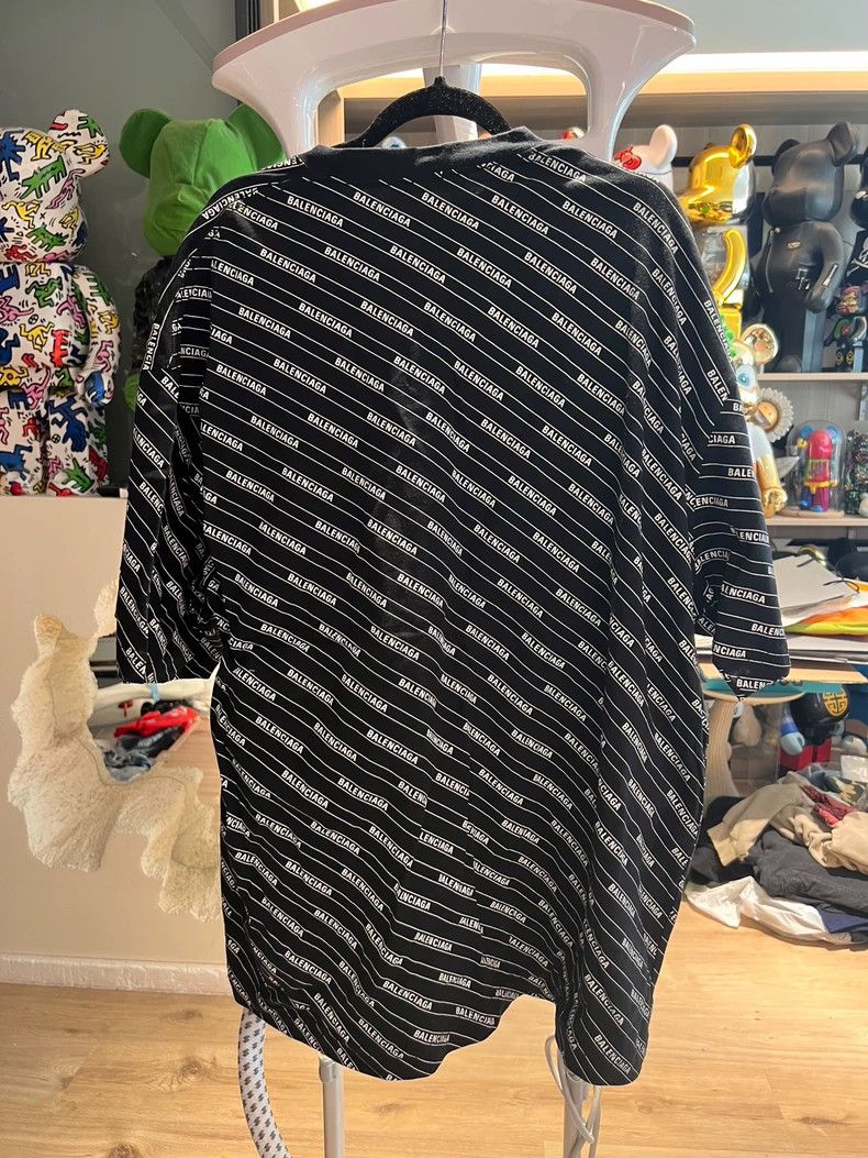 Balenciaga Balenciaga Black Full Print Letter Short Sleeve - A Very C Size US S / EU 44-46 / 1 - 5 Thumbnail