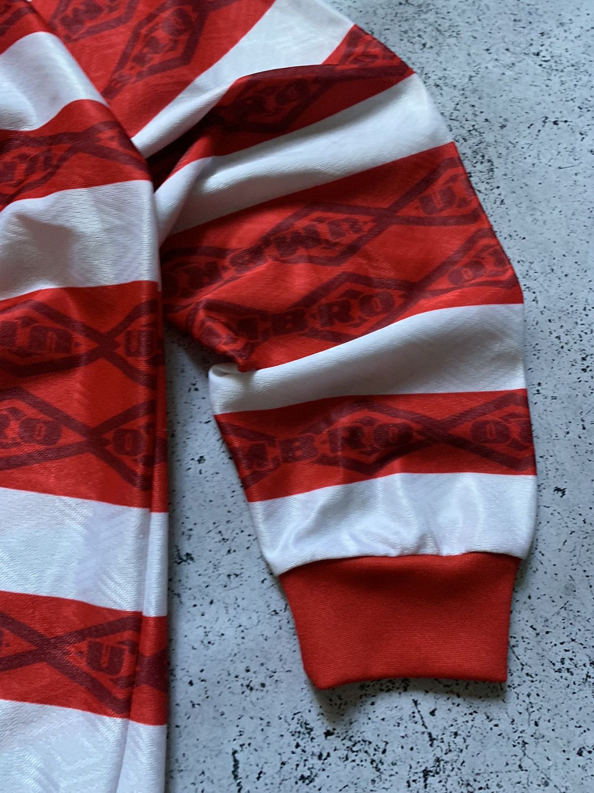 Umbro Vintage Umbro Soccer Jersey Long Sleeve Monogram England Y2K Size US XL / EU 56 / 4 - 5 Thumbnail