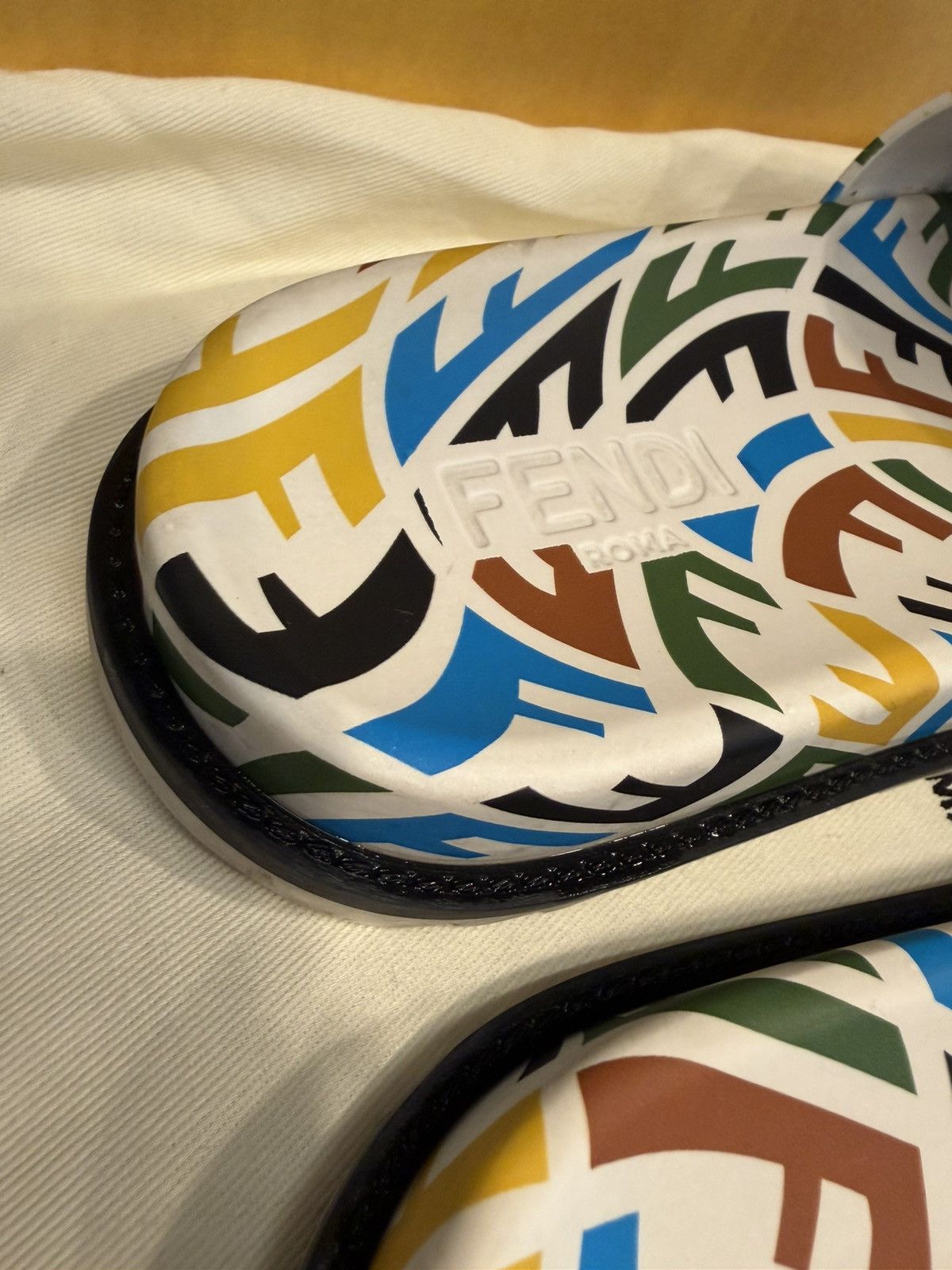 Fendi FF Fendi Vertigo Print Slides Size US 7 / EU 40 - 8 Thumbnail