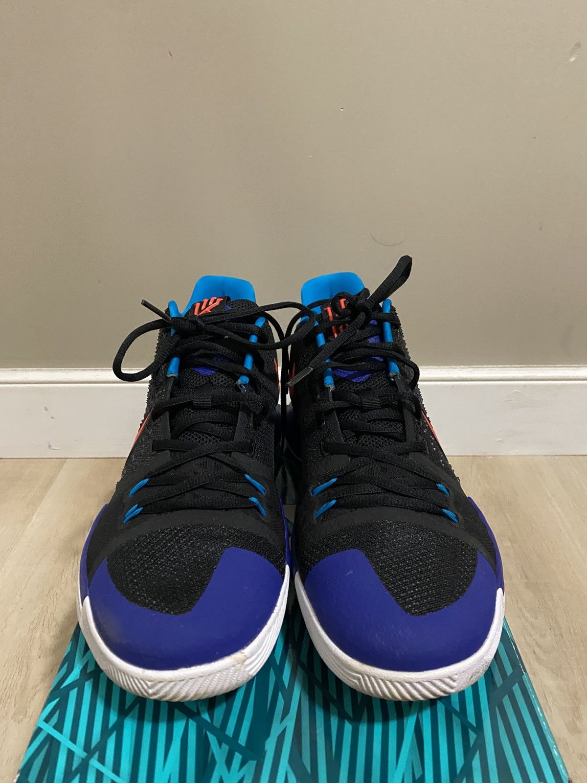 Nike Kyrie 3 Kyrache Light Size US 10.5 / EU 43-44 - 3 Thumbnail