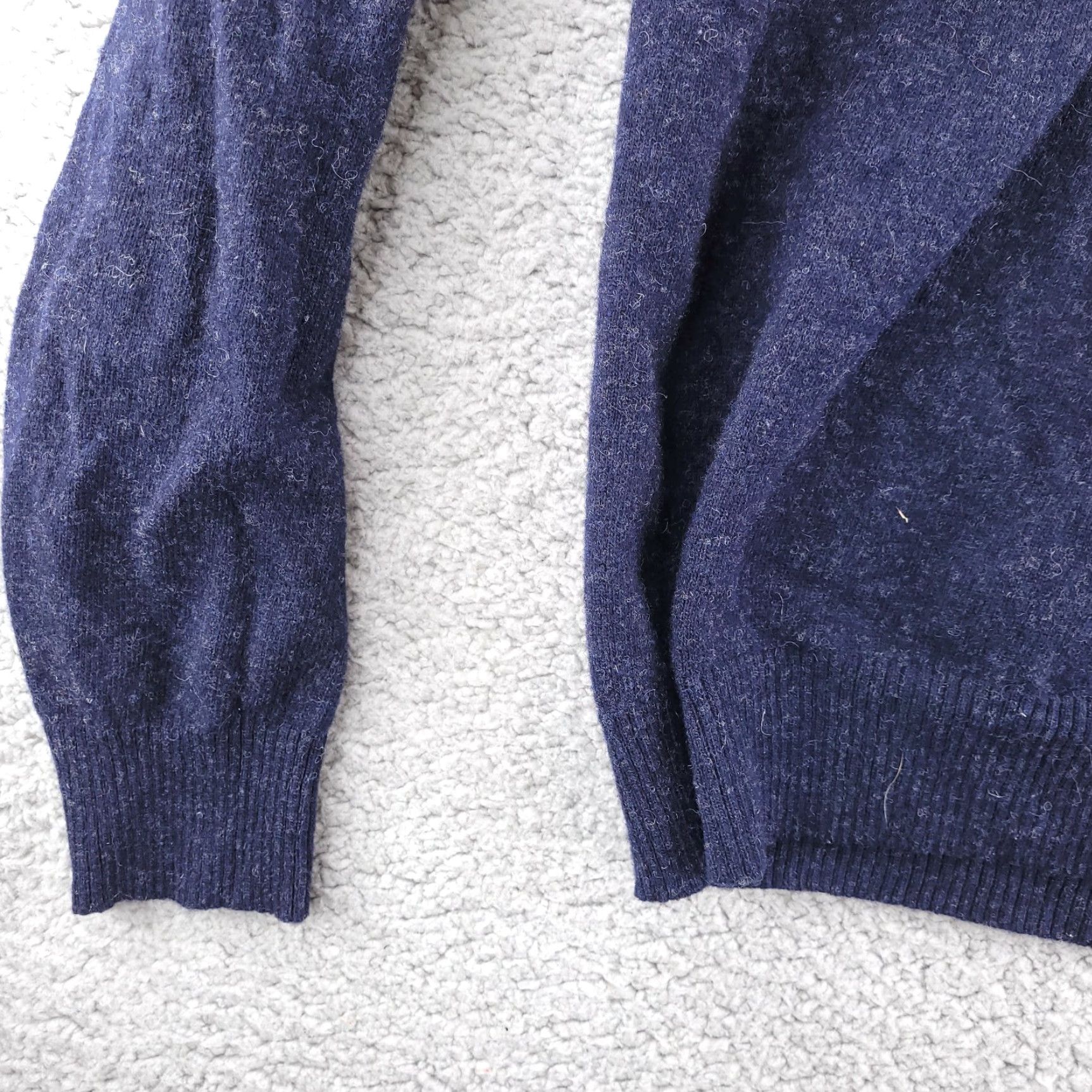 American Eagle Outfitters American Eagle Wool Sweater Men's Medium Navy Blue Lambswool V Neck Size US M / EU 48-50 / 2 - 5 Thumbnail