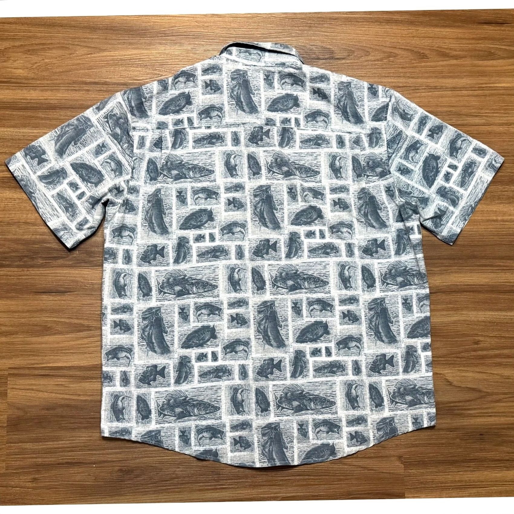 Vintage Huk Fishing Shirt Sz L Gray Blue Fish AOP Short Sleeve Button Down Stretch Size US L / EU 52-54 / 3 - 8 Thumbnail