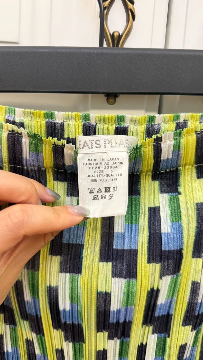 Issey Miyake Issey Miyake size:5 Black and green two-tone skirt Size 31" - 2 Thumbnail