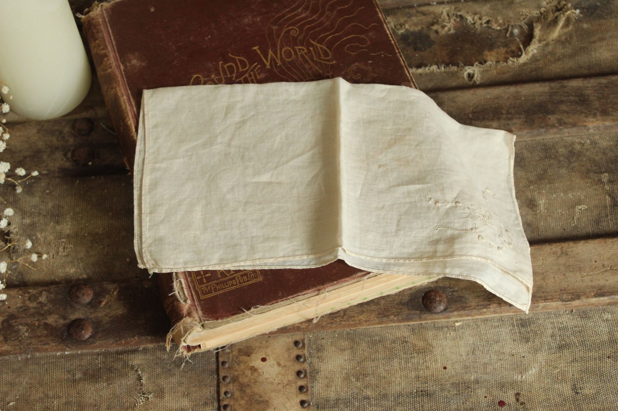 Vintage Vintage 1930s Handkerchief, Hand Plant Dyed Vintage Hankie Size ONE SIZE - 6 Thumbnail