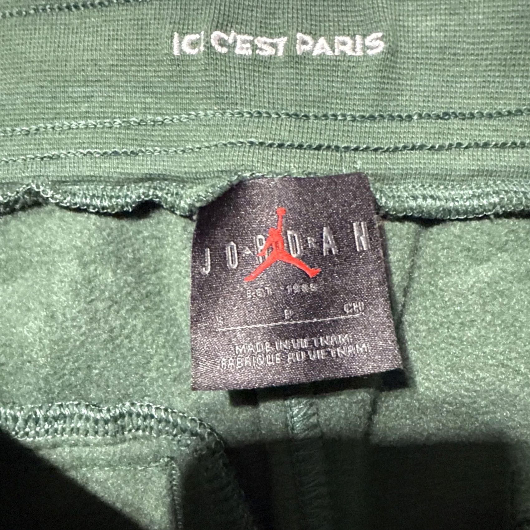 Vintage RARE JORDAN PARIS SAINT-GERMAIN STATMENT FLEECE PANTS MENS S GREEN TAPERED JOGGER Regular Waist 13.5” Inseam 28.5” Size US 29 - 7 Thumbnail