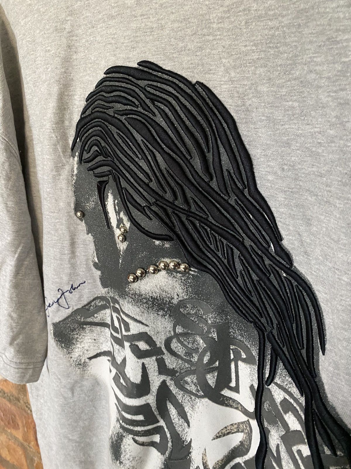 Japanese Brand 2000s Sean John Tribal tattoo embroidered hair tee Size US XL / EU 56 / 4 - 5 Thumbnail