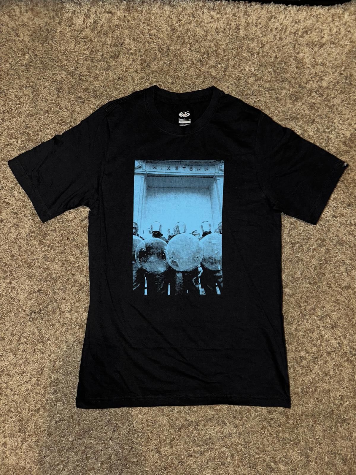 Nike Nike Men’s 6.0 Hamburger Eyes Niketown Skateboard BMX Black T-Shirt Size US S / EU 44-46 / 1 - 1 Thumbnail