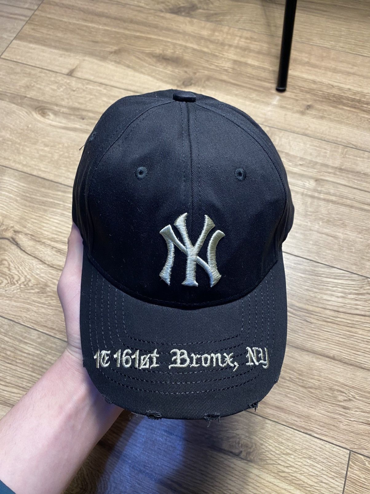 MLB MLB New York Yankees Hat Black Distressed Embroidered Bronx Size ONE SIZE - 2 Thumbnail