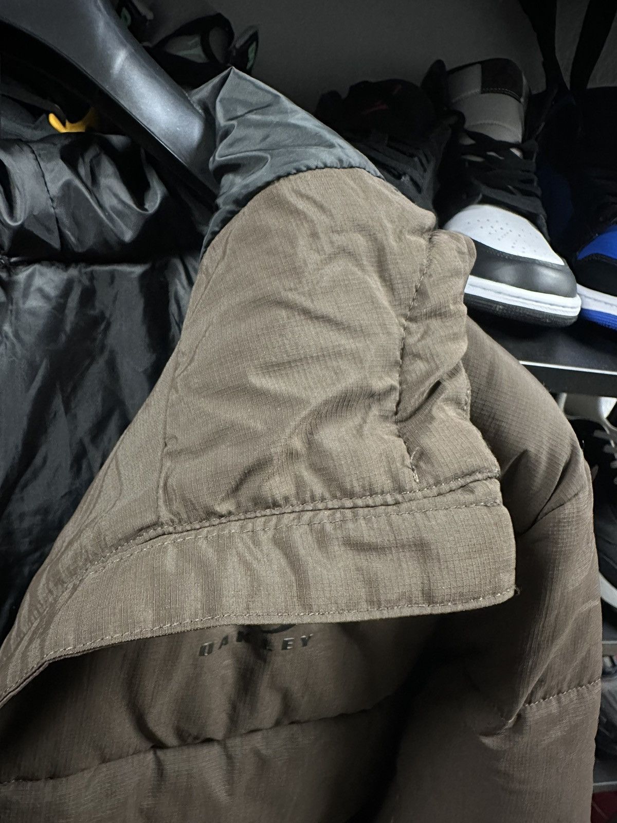 Oakley Vintage Oakley dowm jacket brown rare size L logo Y2K Size US L / EU 52-54 / 3 - 16 Thumbnail