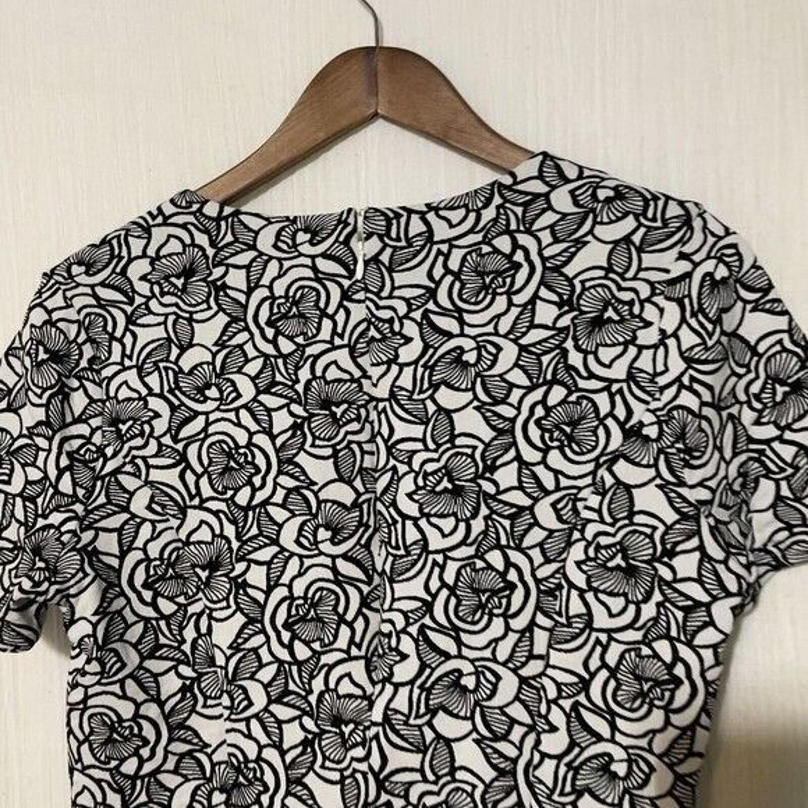 Chicos Chico's Dress Knee Length Textured Floral Jacquard Size M 1 Size M / US 6-8 / IT 42-44 - 9 Thumbnail