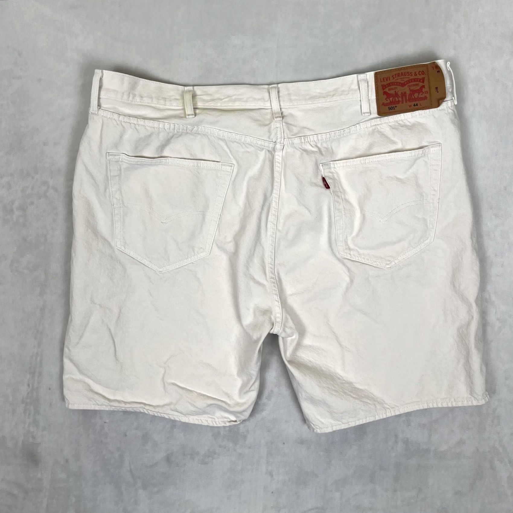 Levi's Levi's 501 Bermuda Shorts Mens 42 White 8 Inseam Button Fly Casual Summer 5-Pocket Denim 100% Cotton N/A Size US 42 / EU 58 - 6 Thumbnail